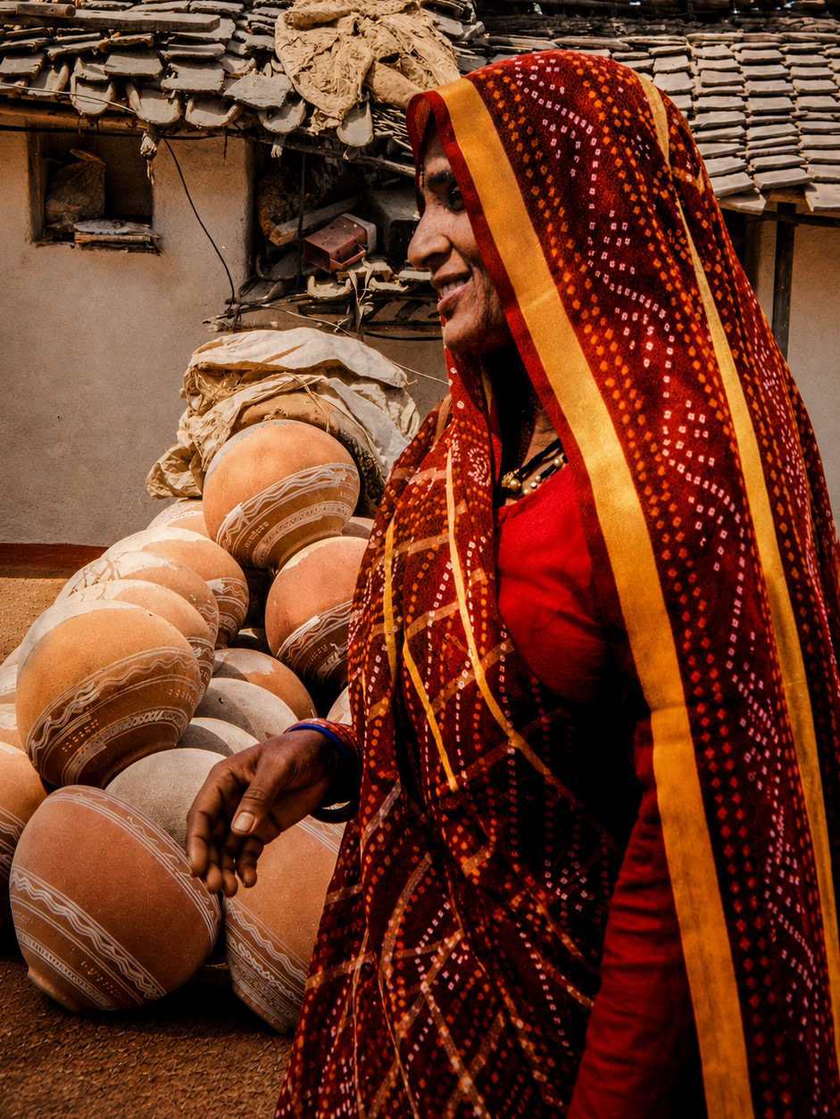 Lady in Red, Bundi 
