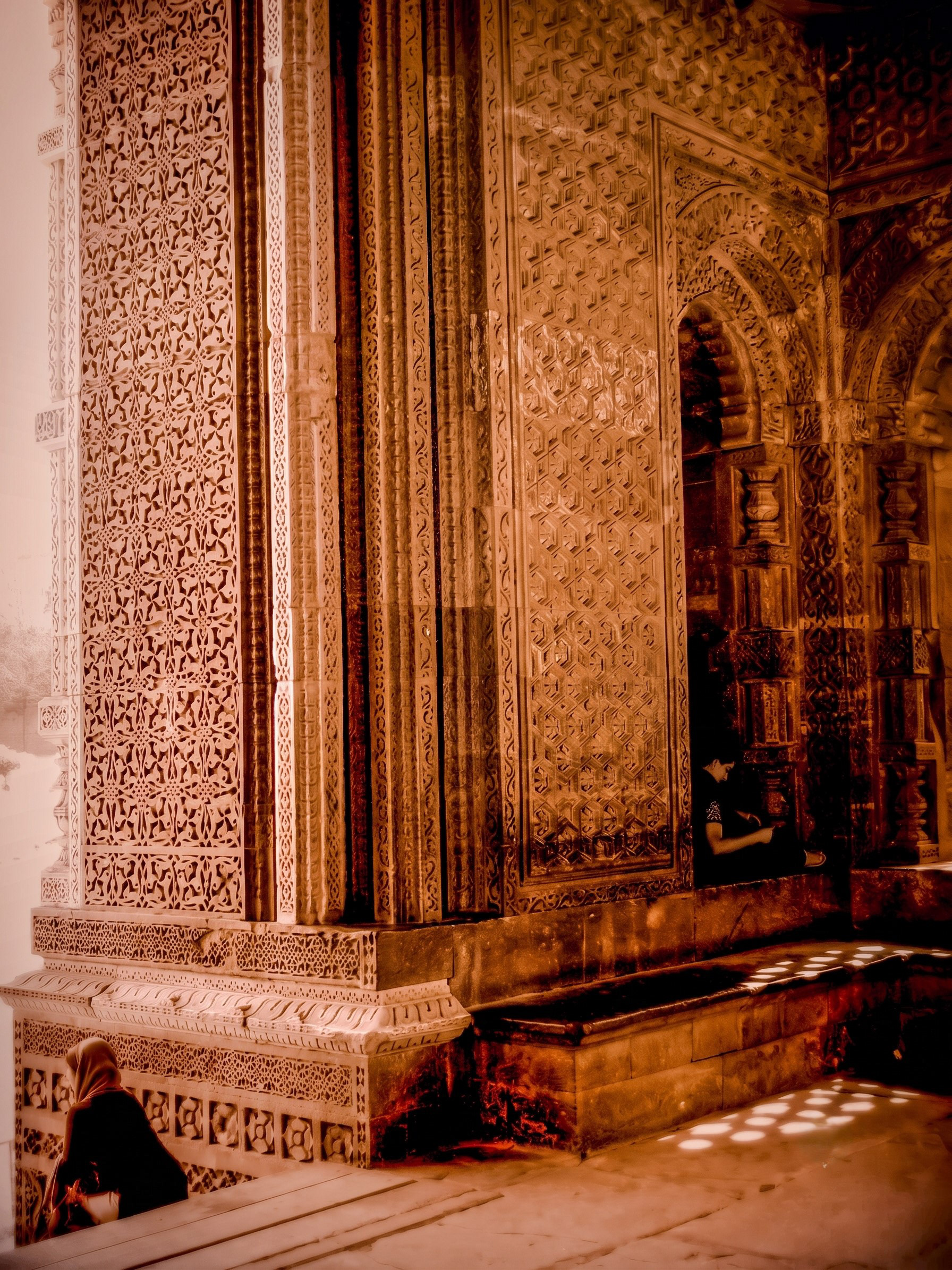 Reader's Corner, Qutb Minar