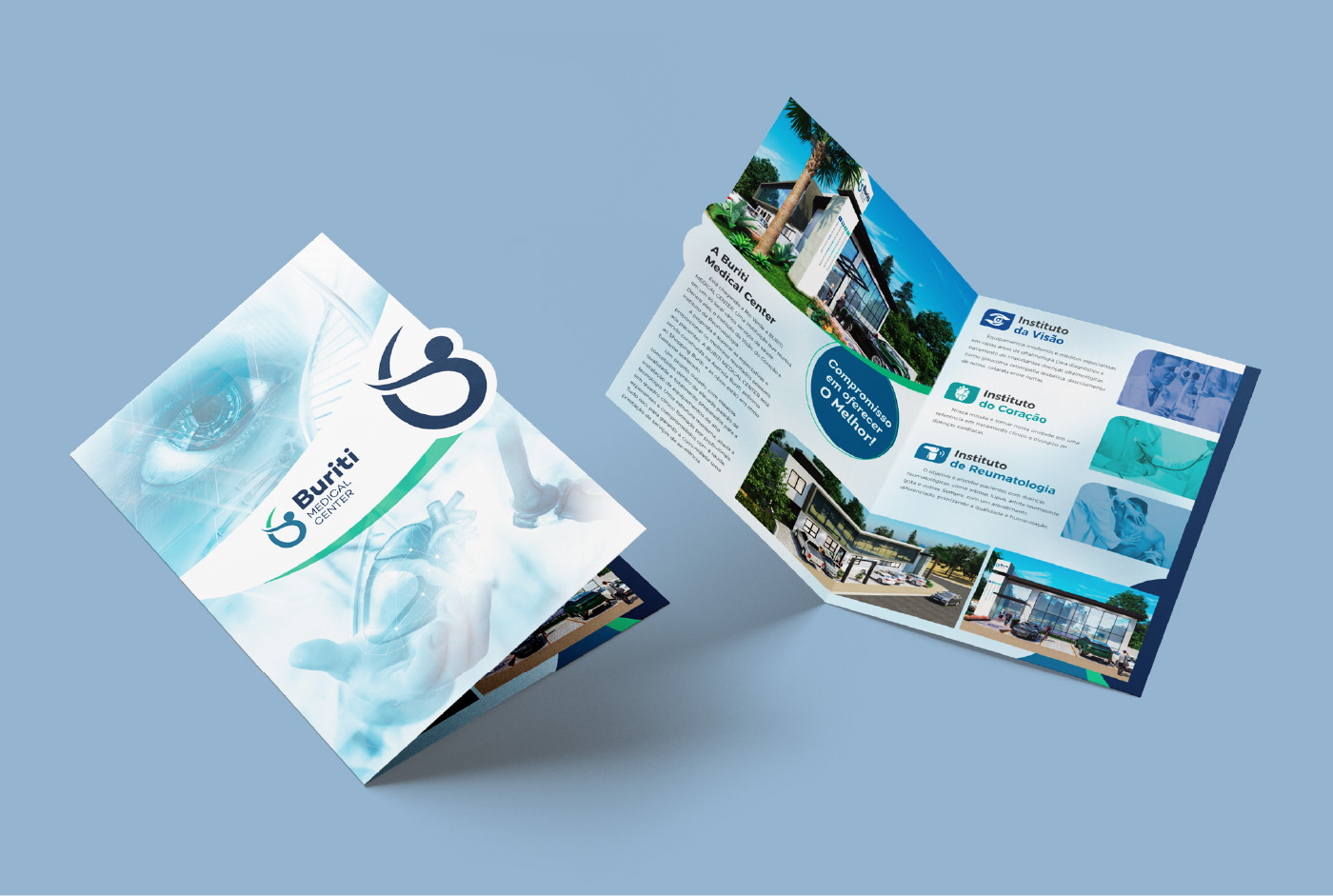 Folder do Buriti - Medical Center, com logo e informações sobre a clínica e fotos, nas cores azul, verde e branco.