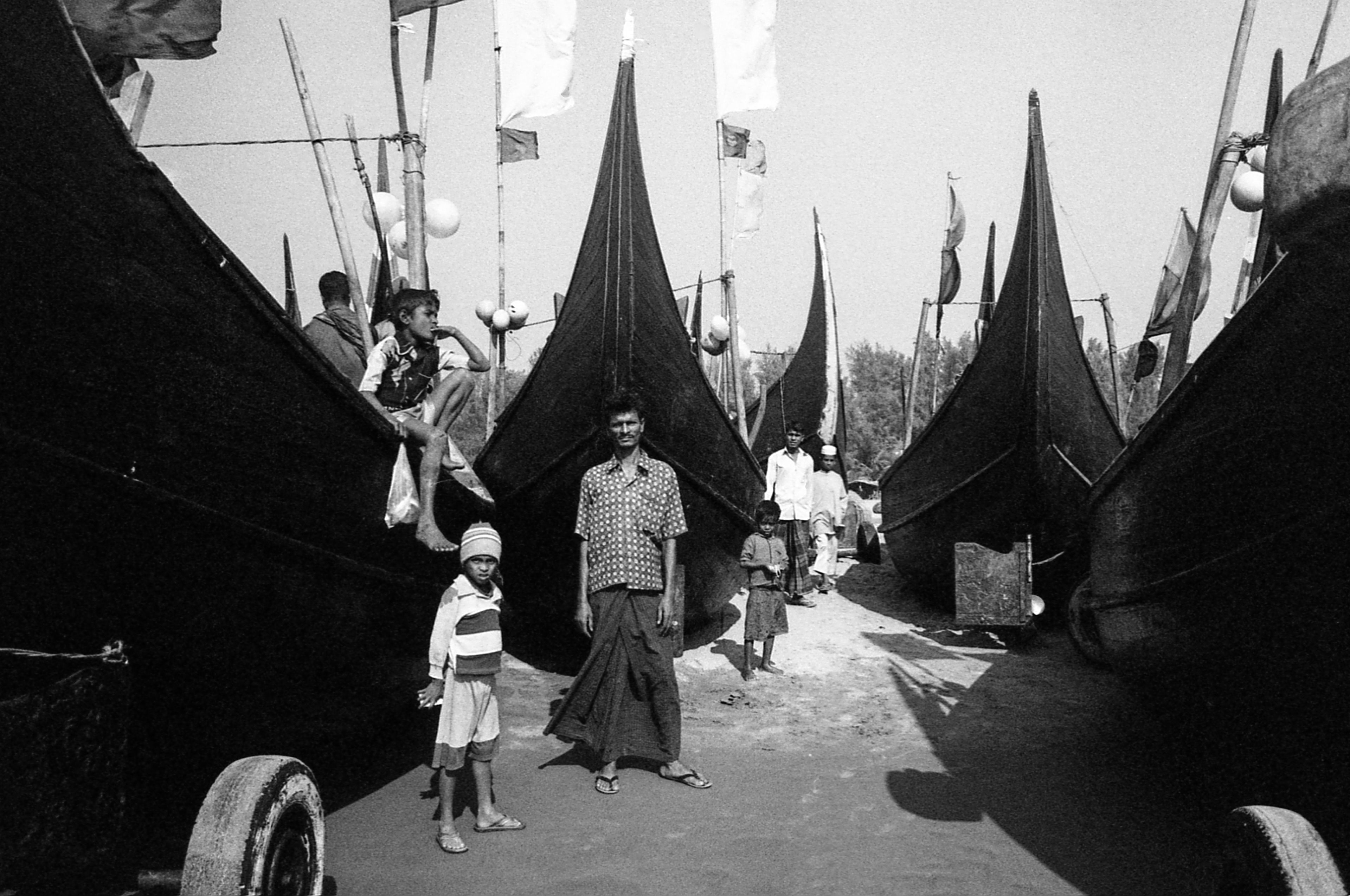 Shamlapur, Bangladesh. A crowd gathers as the fishing boats come in from sea.