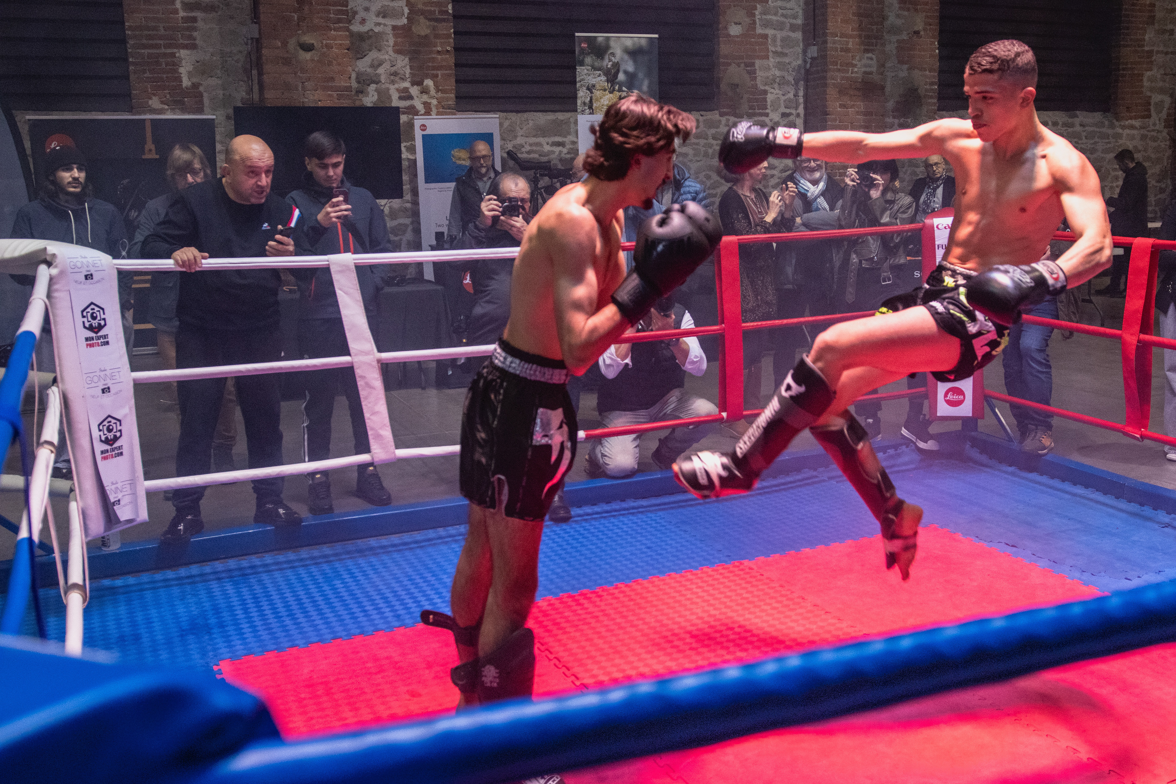 Combat de boxe sur le ring