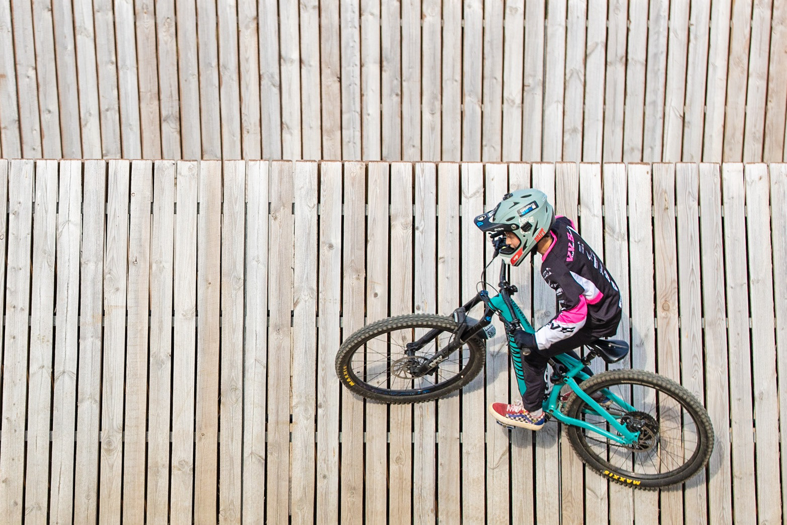 Virage très relevé en bois prit en vélo