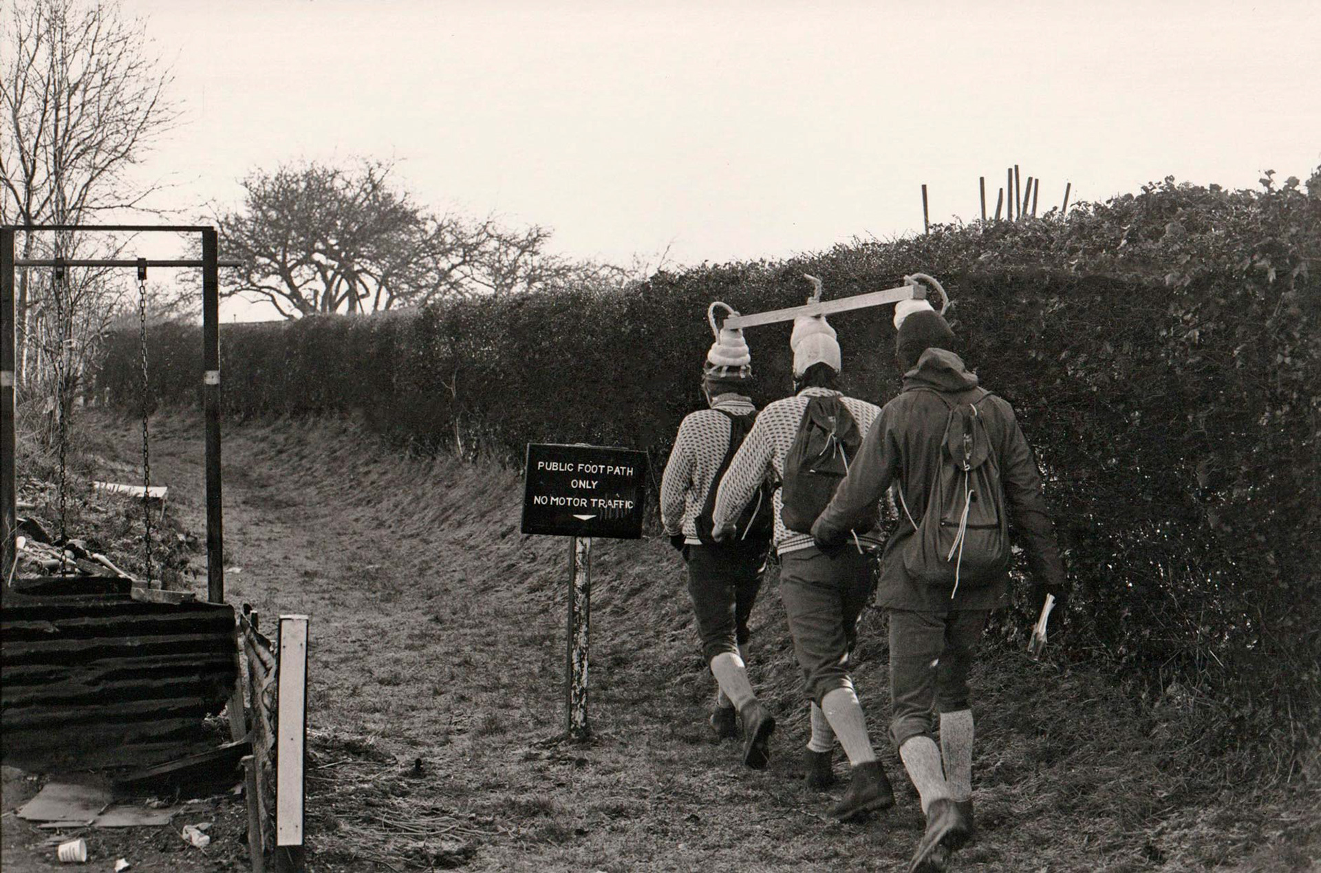 Ddart: Performance: Circular Walk, 1976