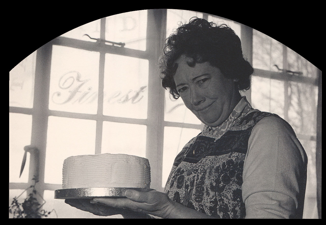 Aunt Renie And The Cake For The Bazaar A Week On Tuesday