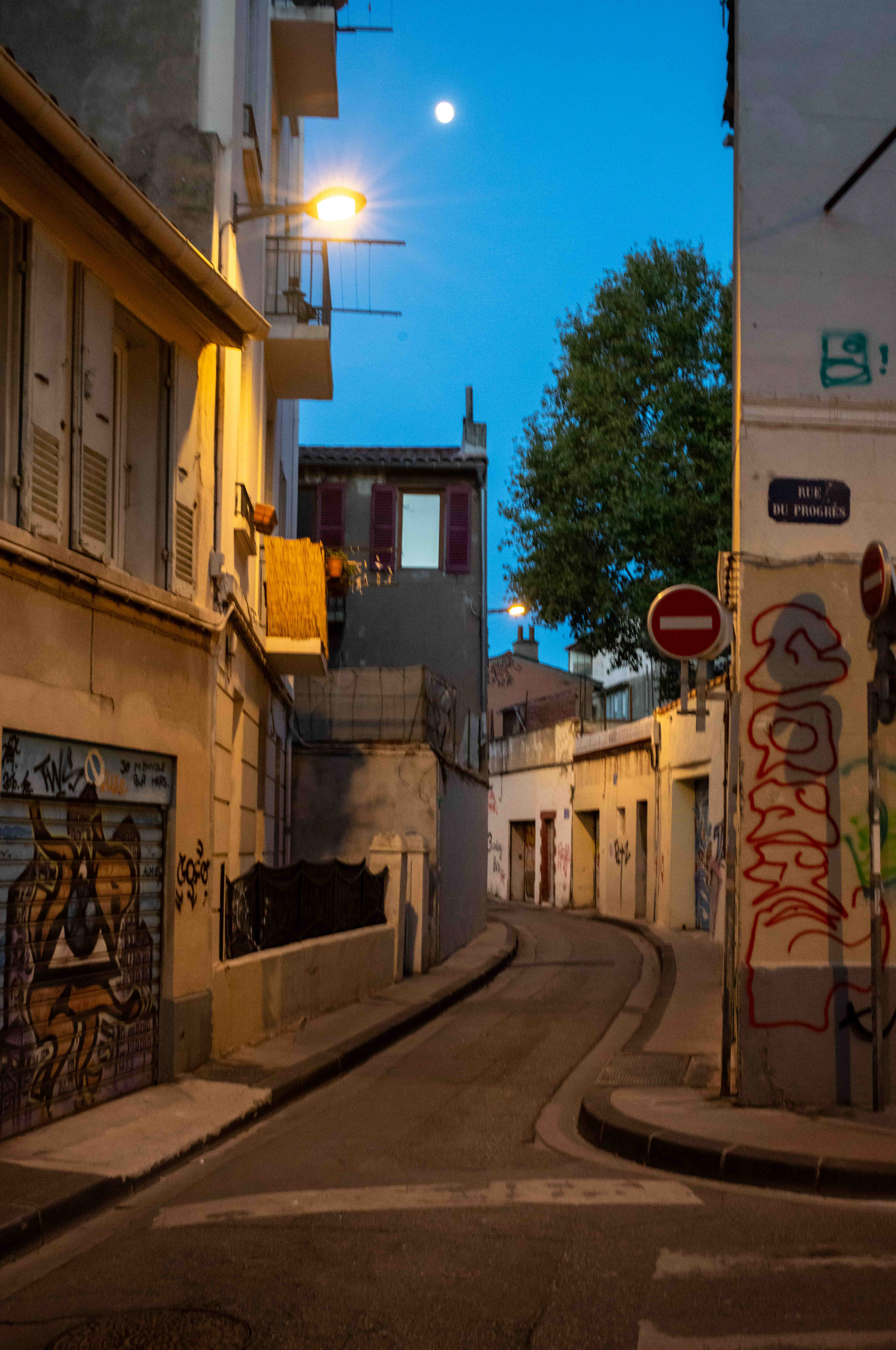 Landphoto - in-strada