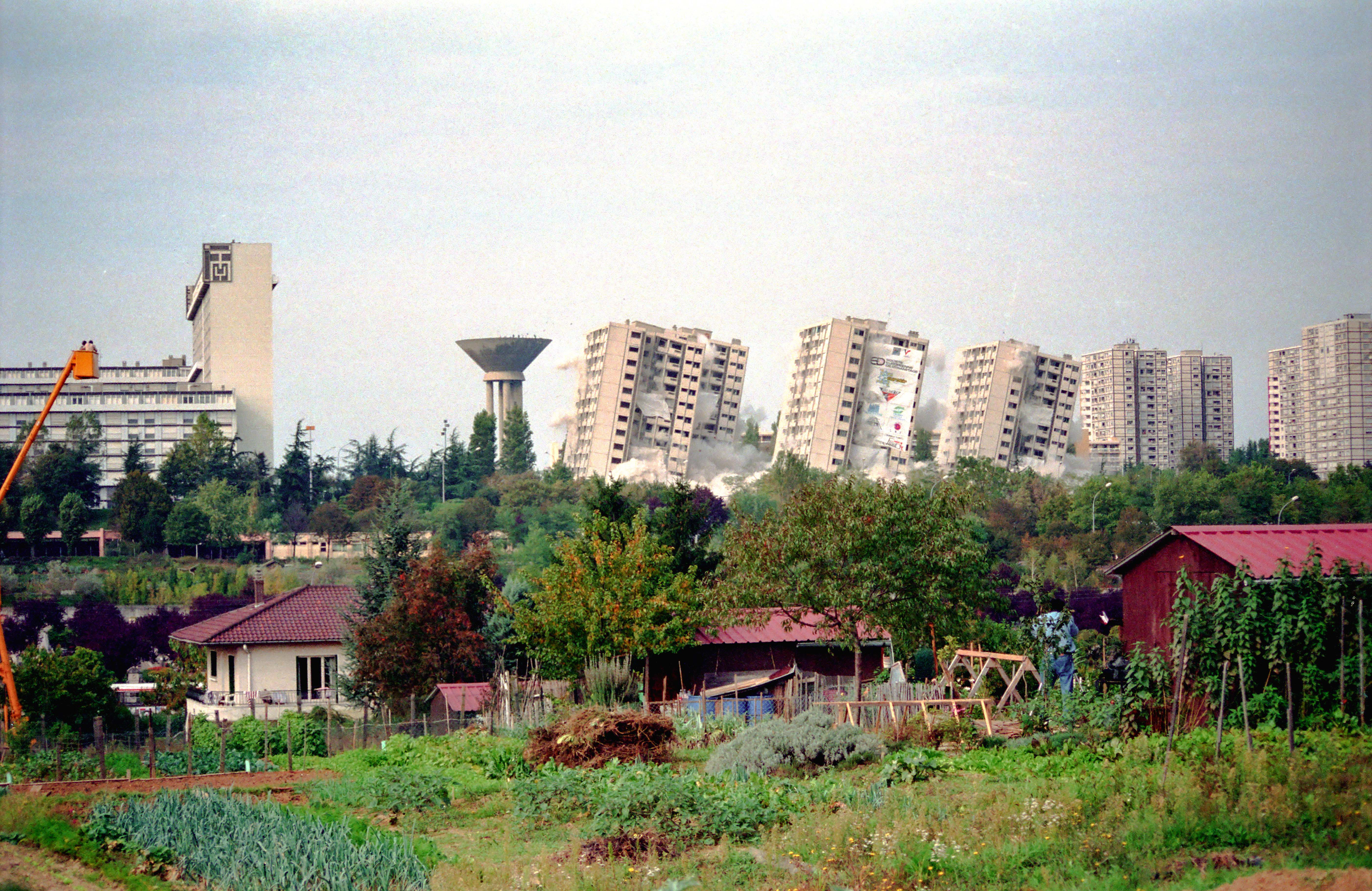 Landphoto - in-strada