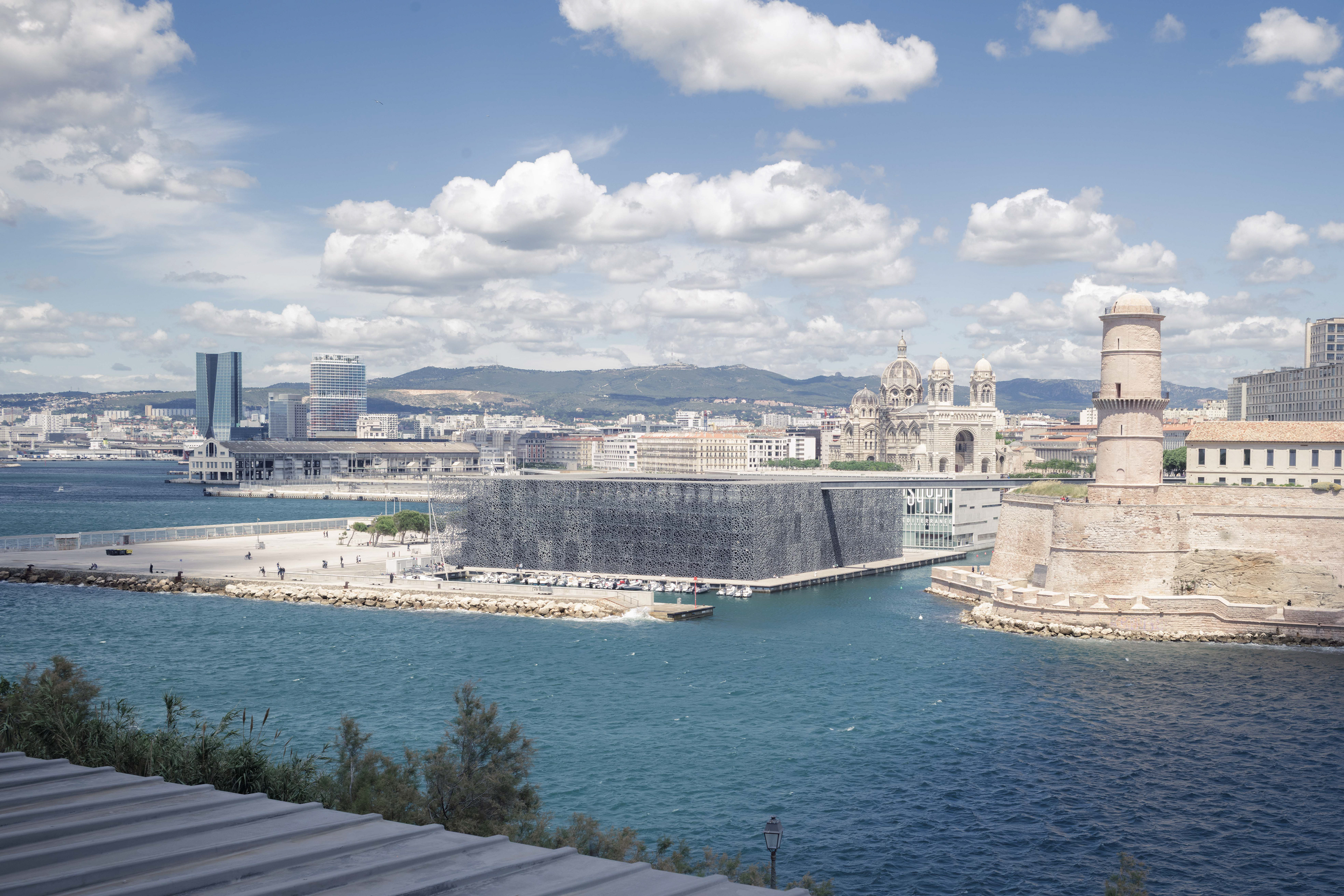 Landphoto - in-strada