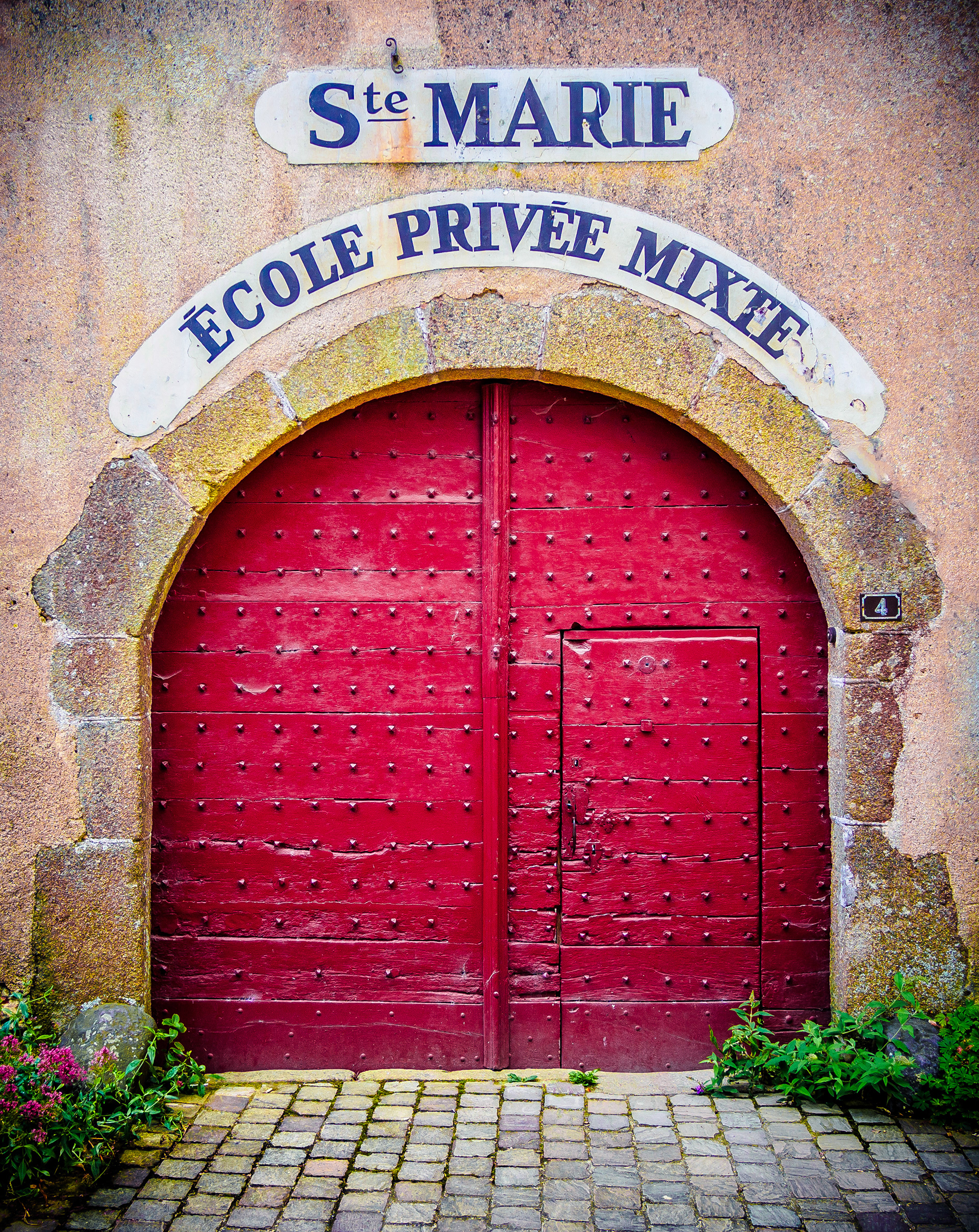 Porte d'une école privée (Le vieux Mans)