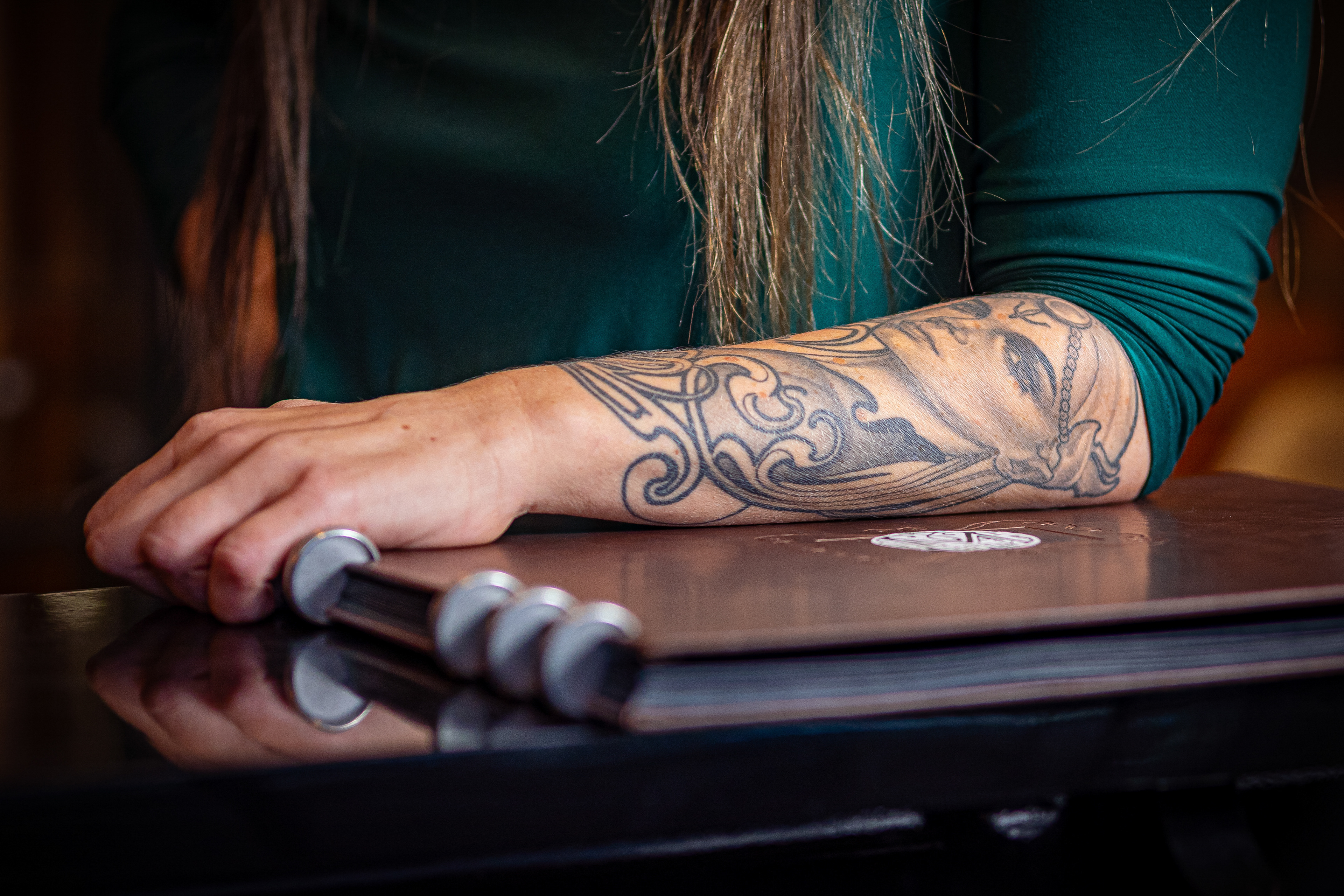 Bras tatoué