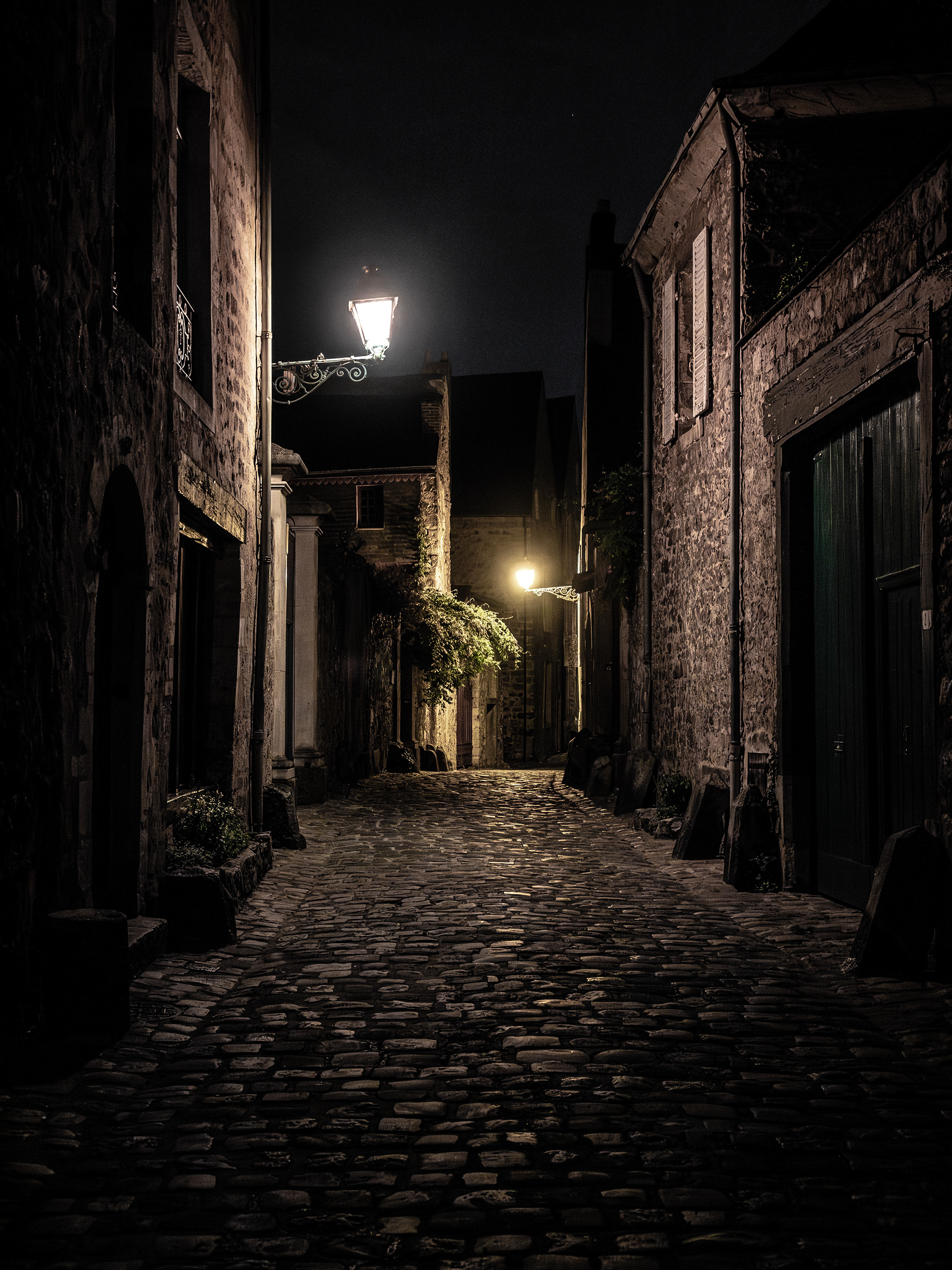 Une ruelle du vieux Mans la nuit