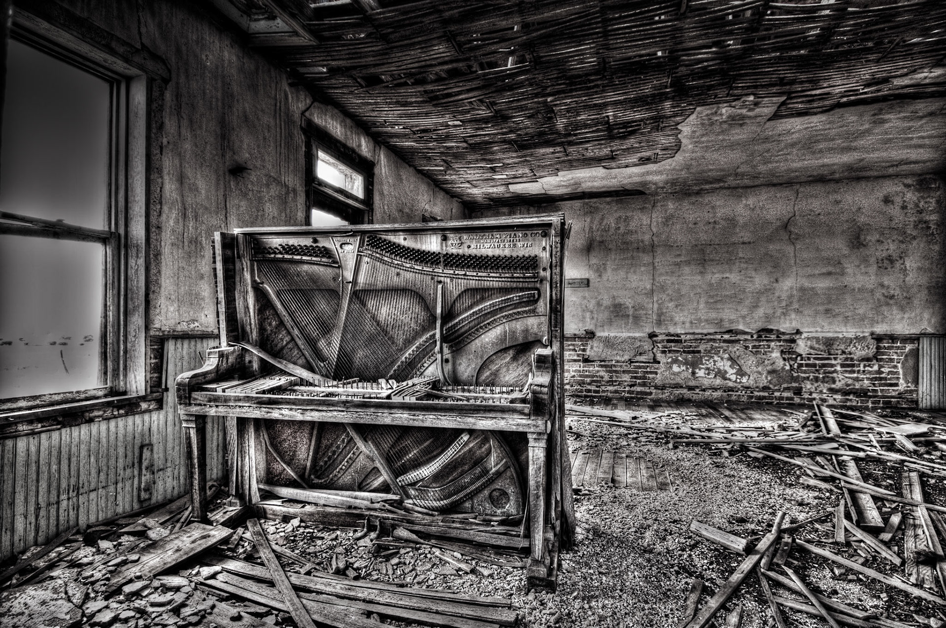 Abandoned Piano in a School near Calahan