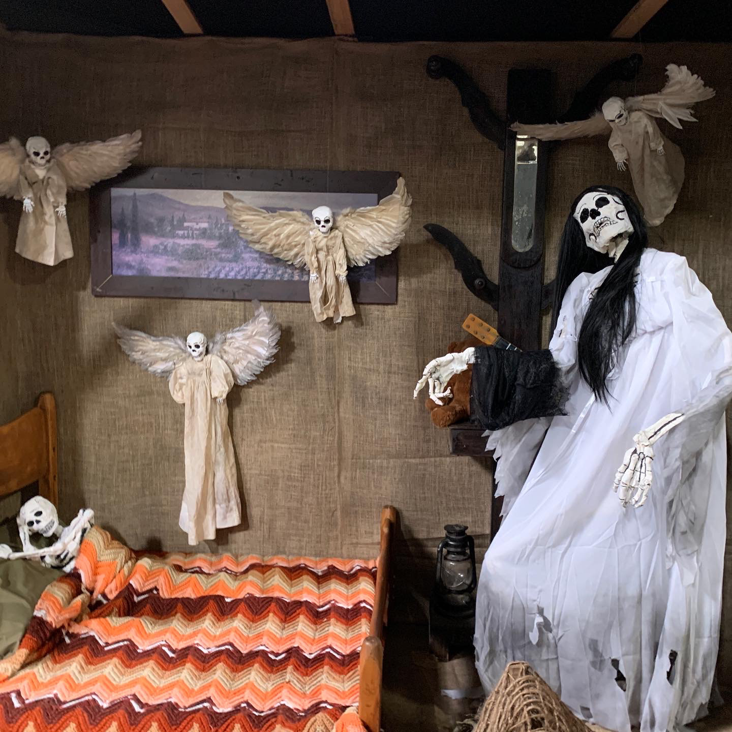 Set dec work for "dia de los muertos plaza"