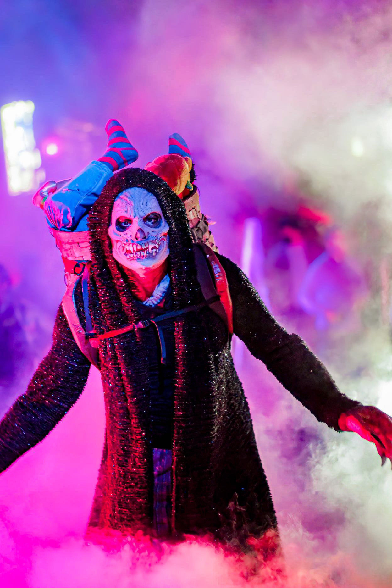 Custom backpack prop for walk around character