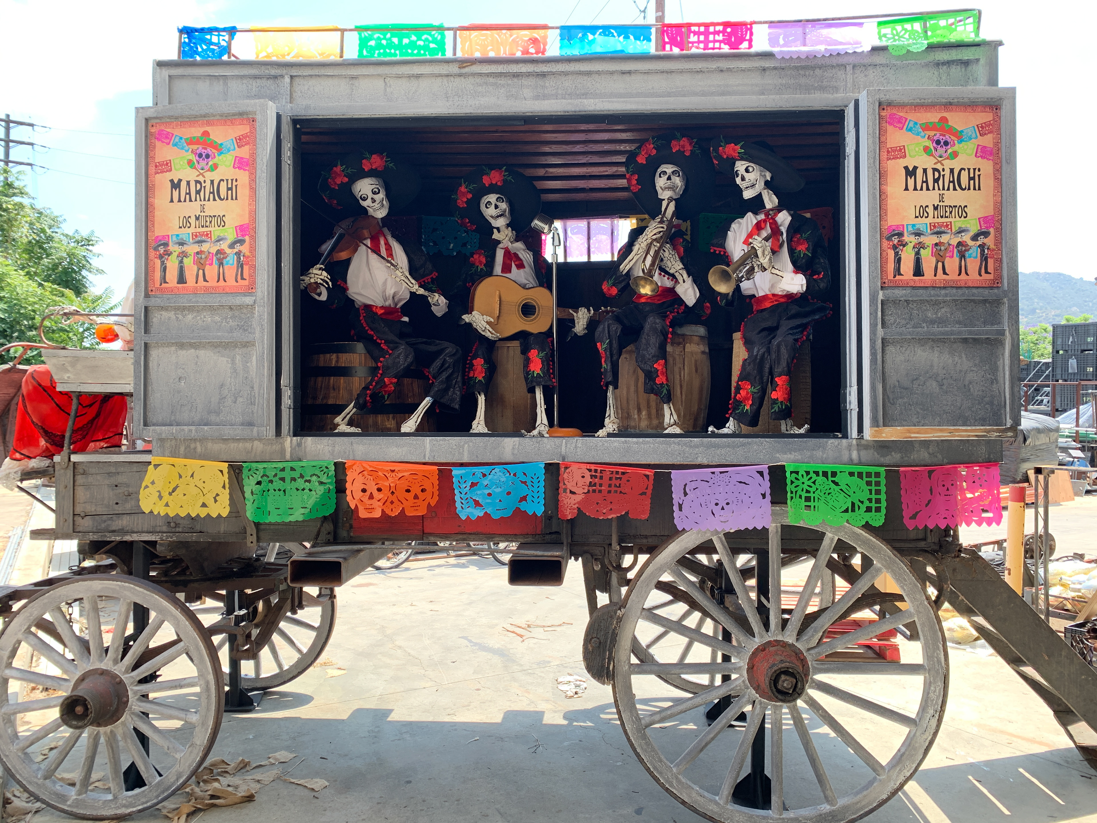 Set dec work for "dia de los muertos plaza"