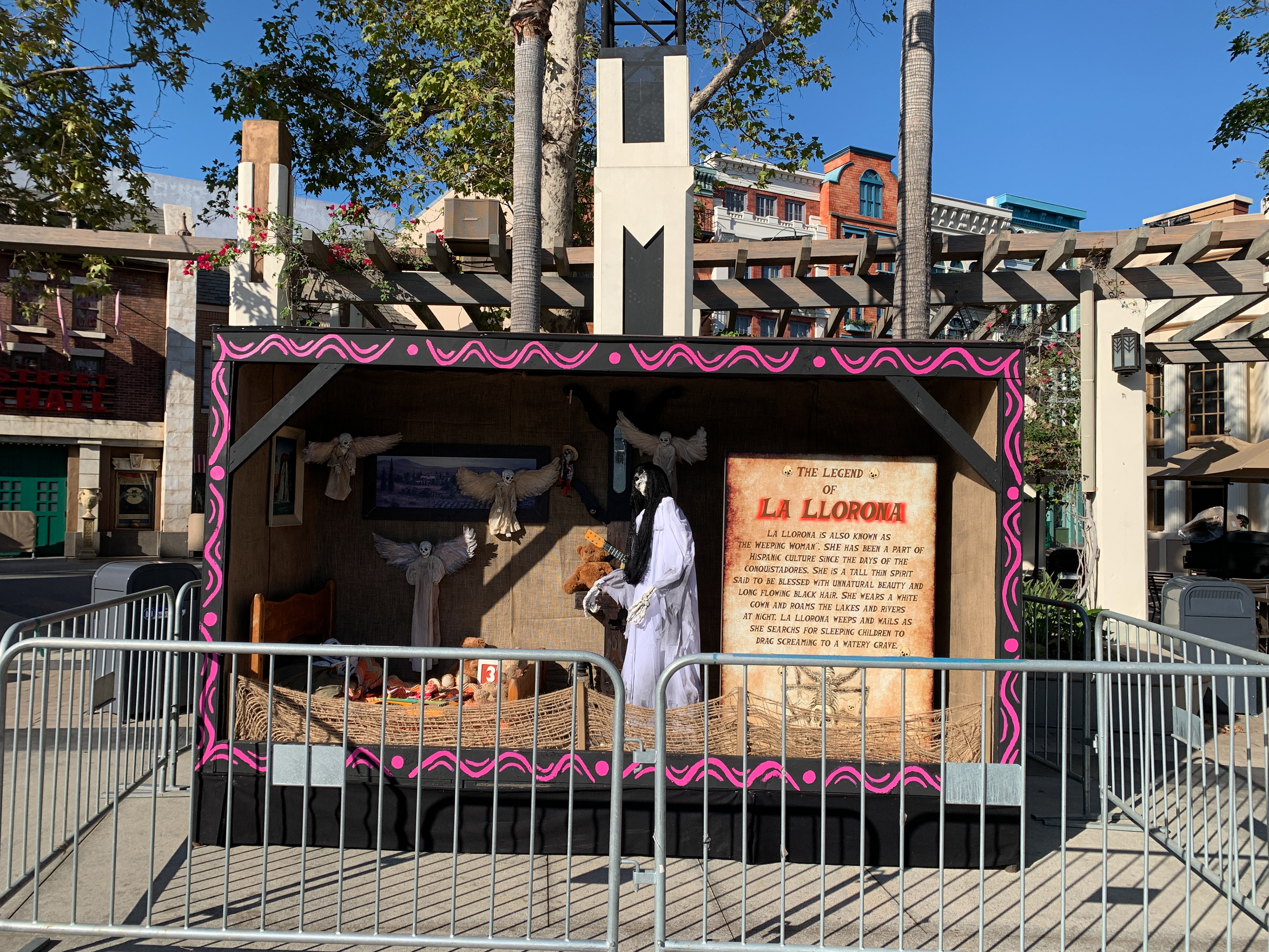 Set dec work for "dia de los muertos plaza"