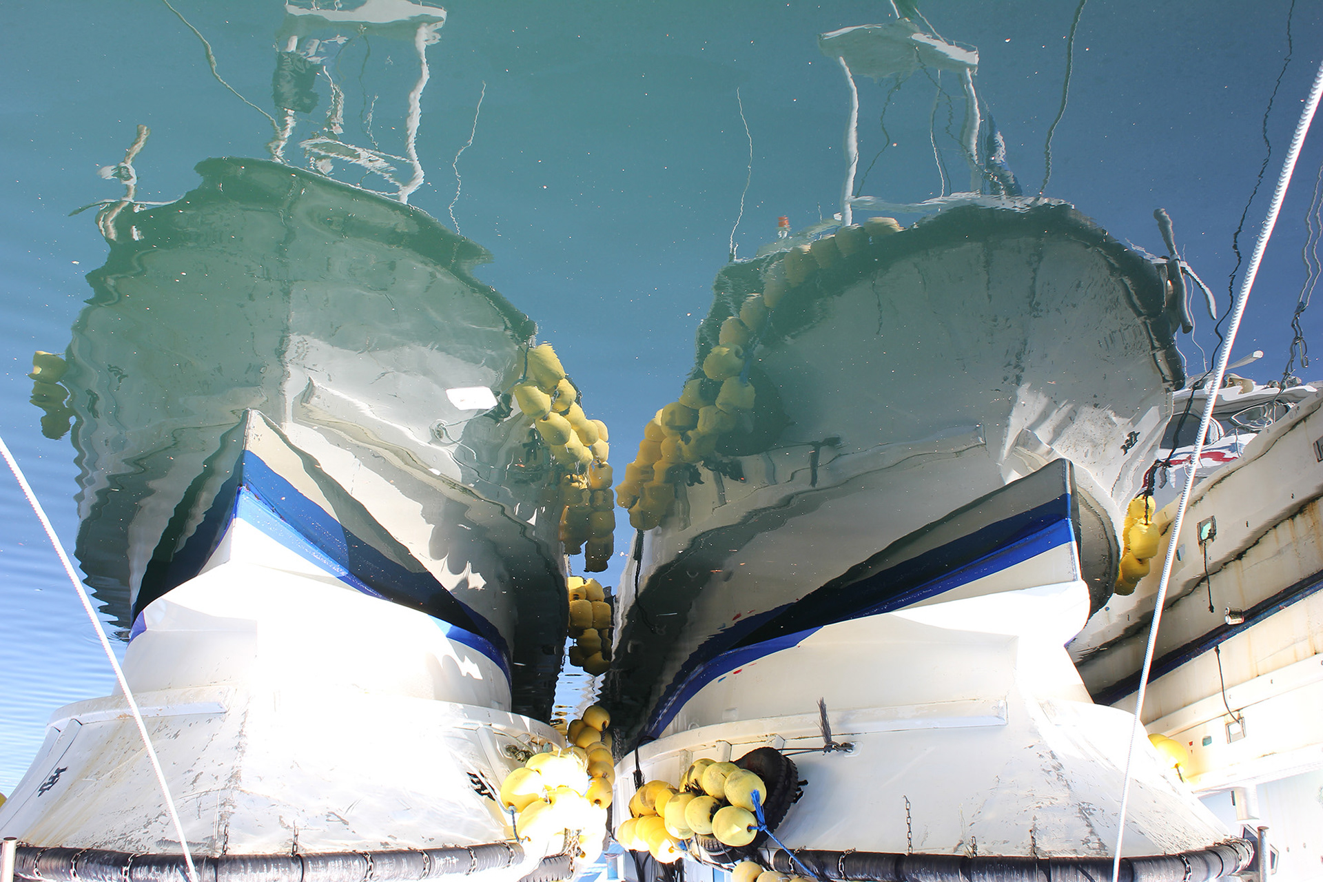 さかさ × ゆらり(室津漁港) / Tomomi Kitamoto / 一眼デジカメ