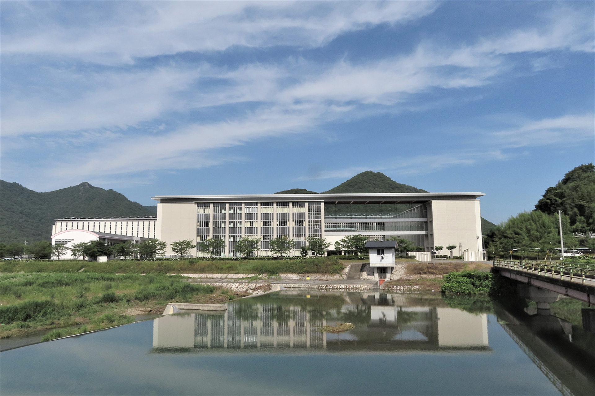 梅雨晴れ(龍野北高校対岸) / 野原建広 / コンパクトデジカメ