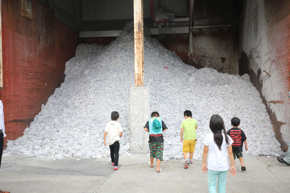 挑む、リサイクルペーパーの頂へ(西日本衛材株式会社) / 尾上裕子 / 一眼デジカメ