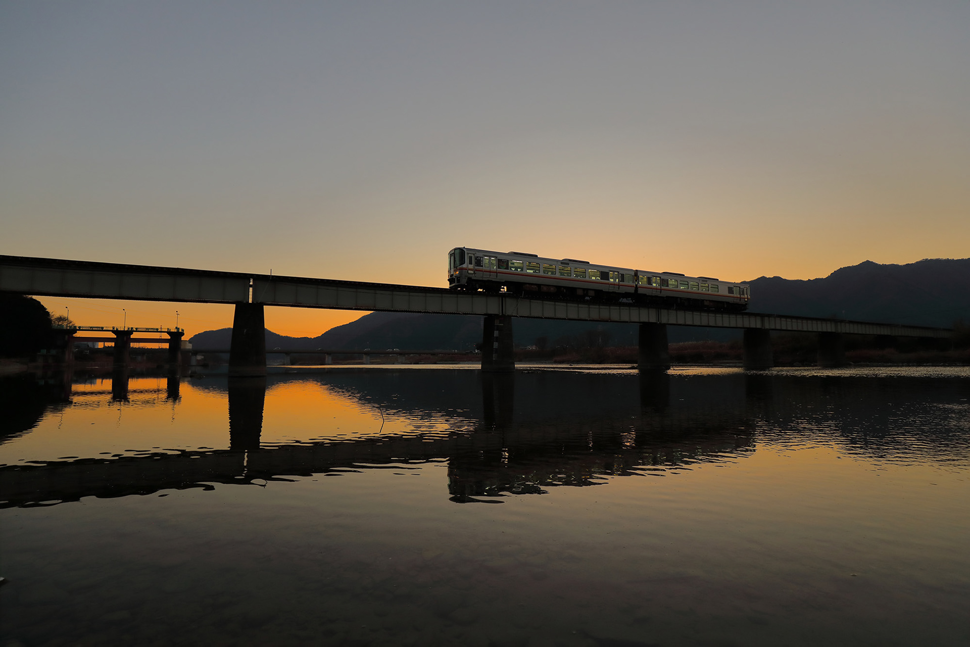 夕焼け小焼けで・・(揖保川東觜崎)/ 黒田和則 / 一眼デジカメ