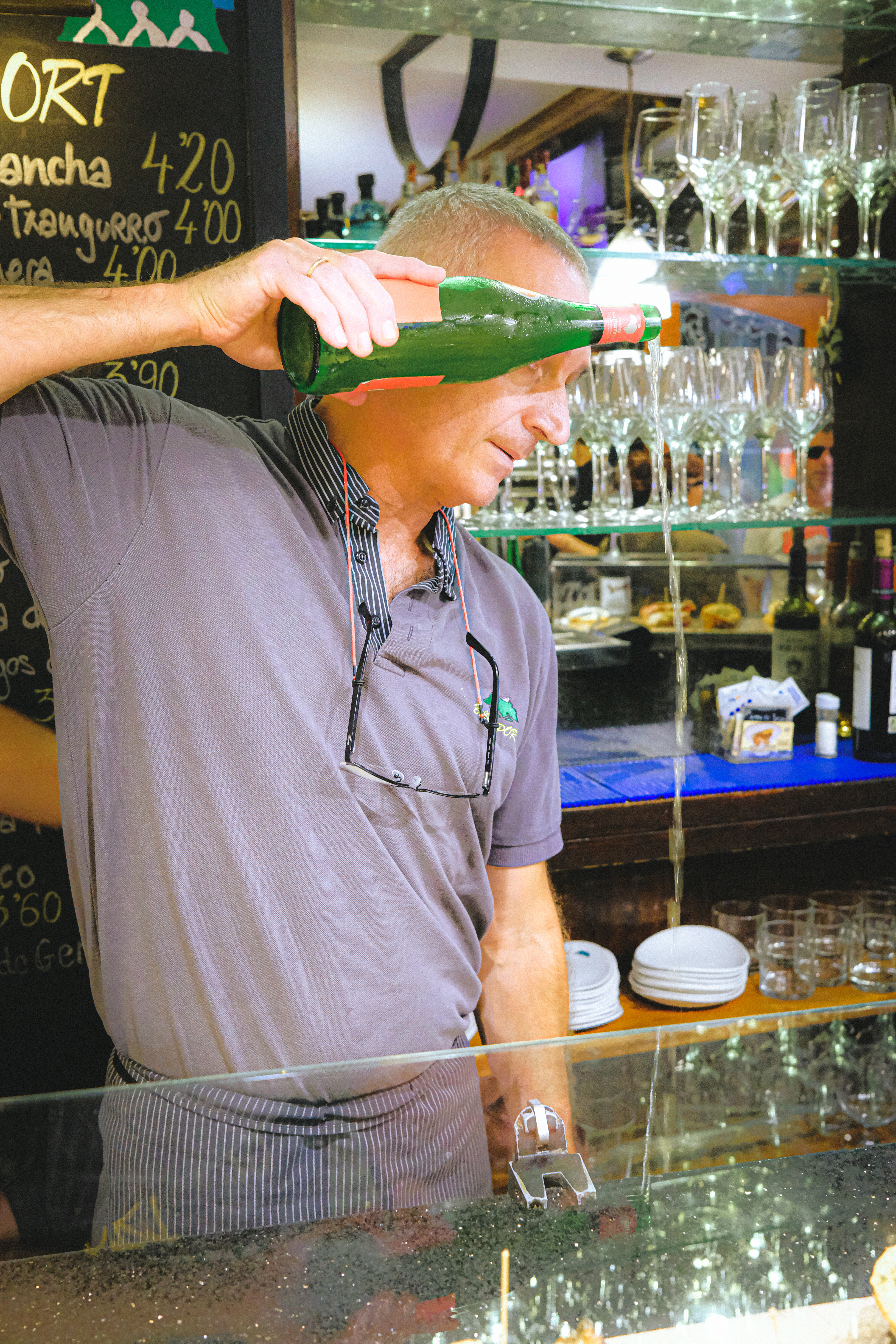 How to pour a Txakoli