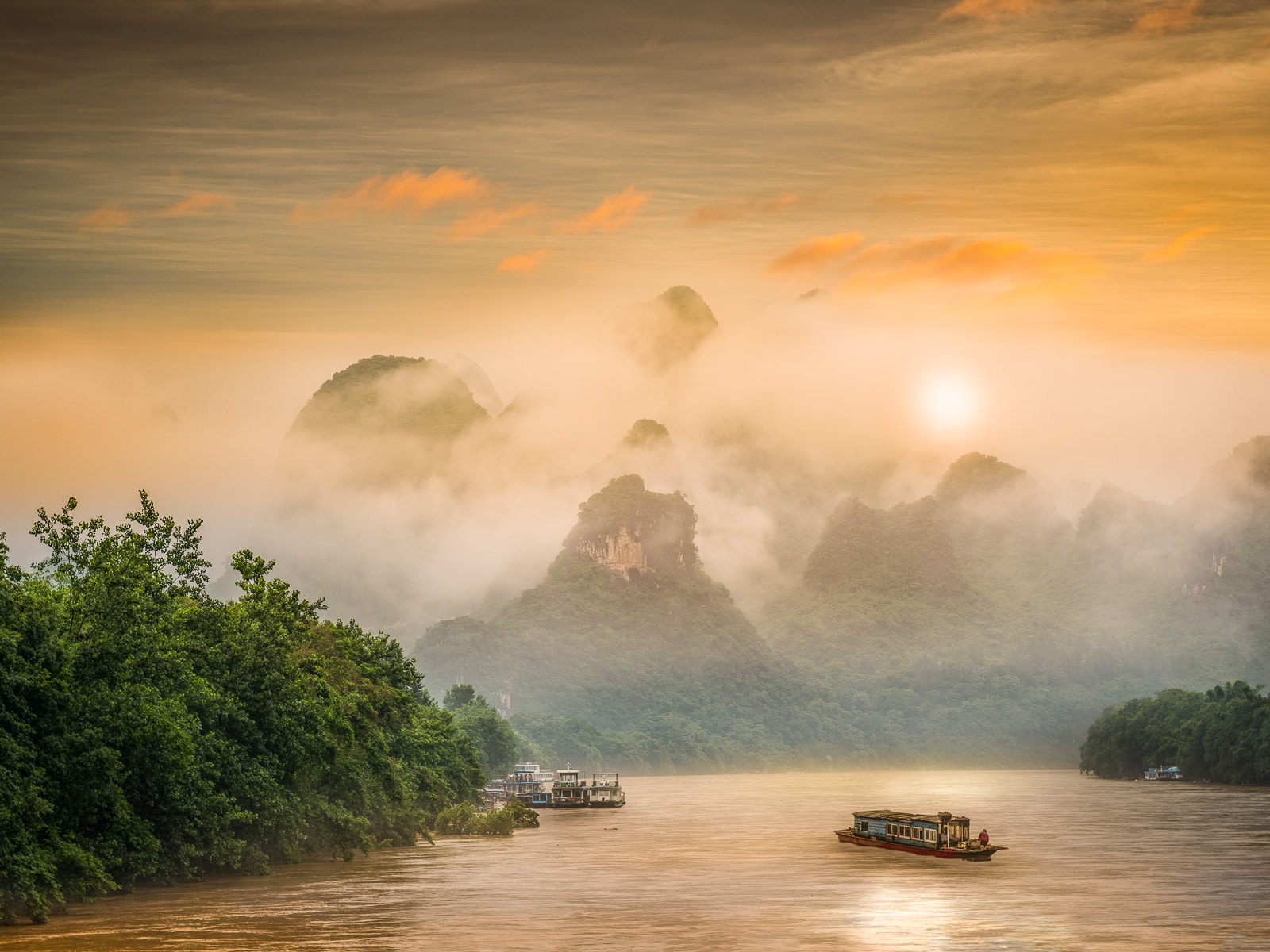 Sunrise on Li River