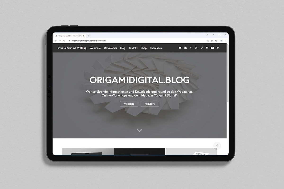 Tablett mit Abbildung des Origamidigital.Blog mit weiteren Informationen über Origami Falttechniken