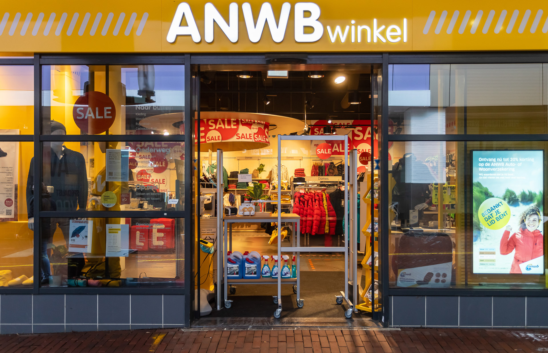 Buiten aan de deur afhalen ......