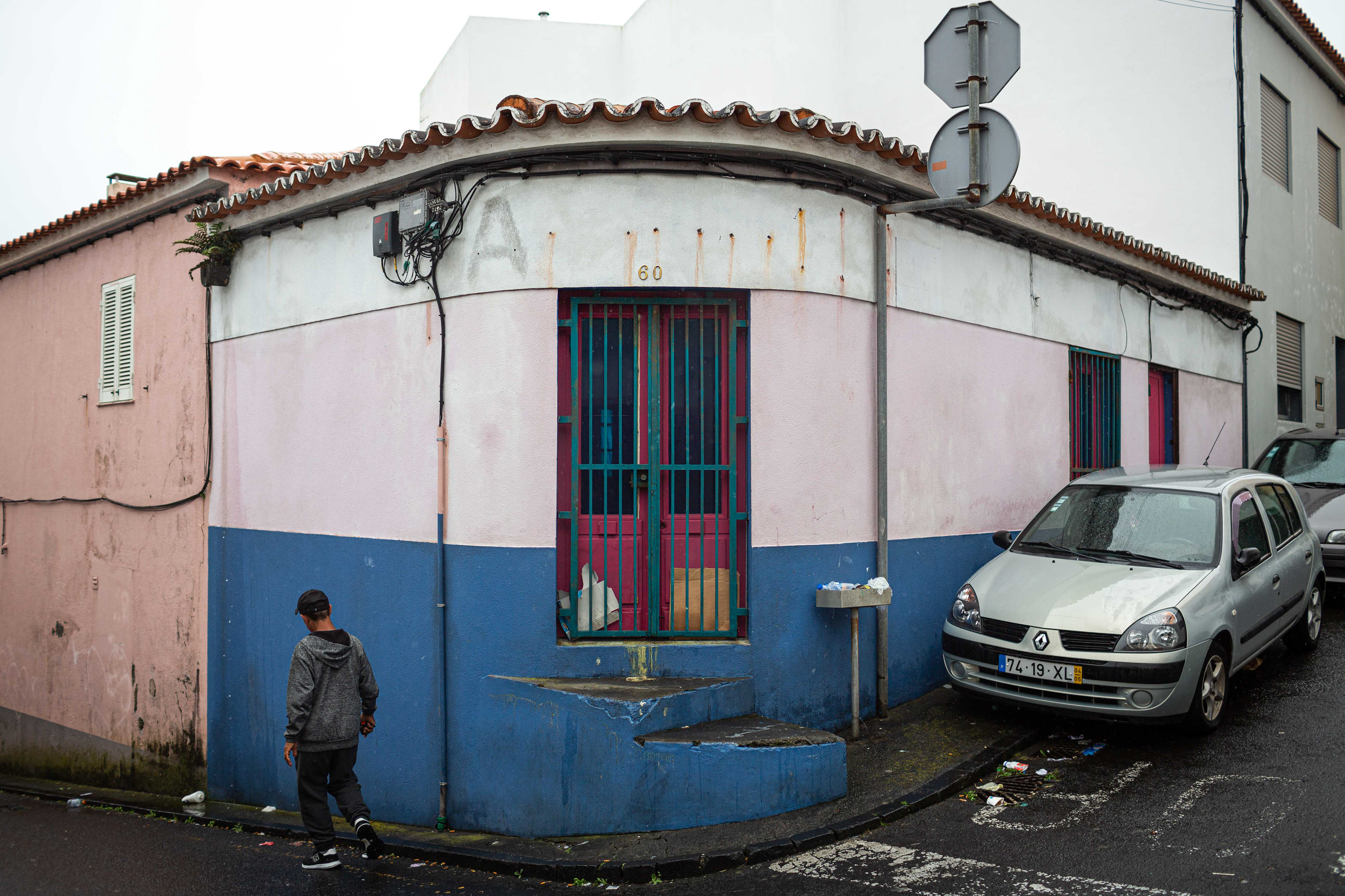 Fachada do "Videoclube América", um antigo café. Ribeira Grande, Junho 2023