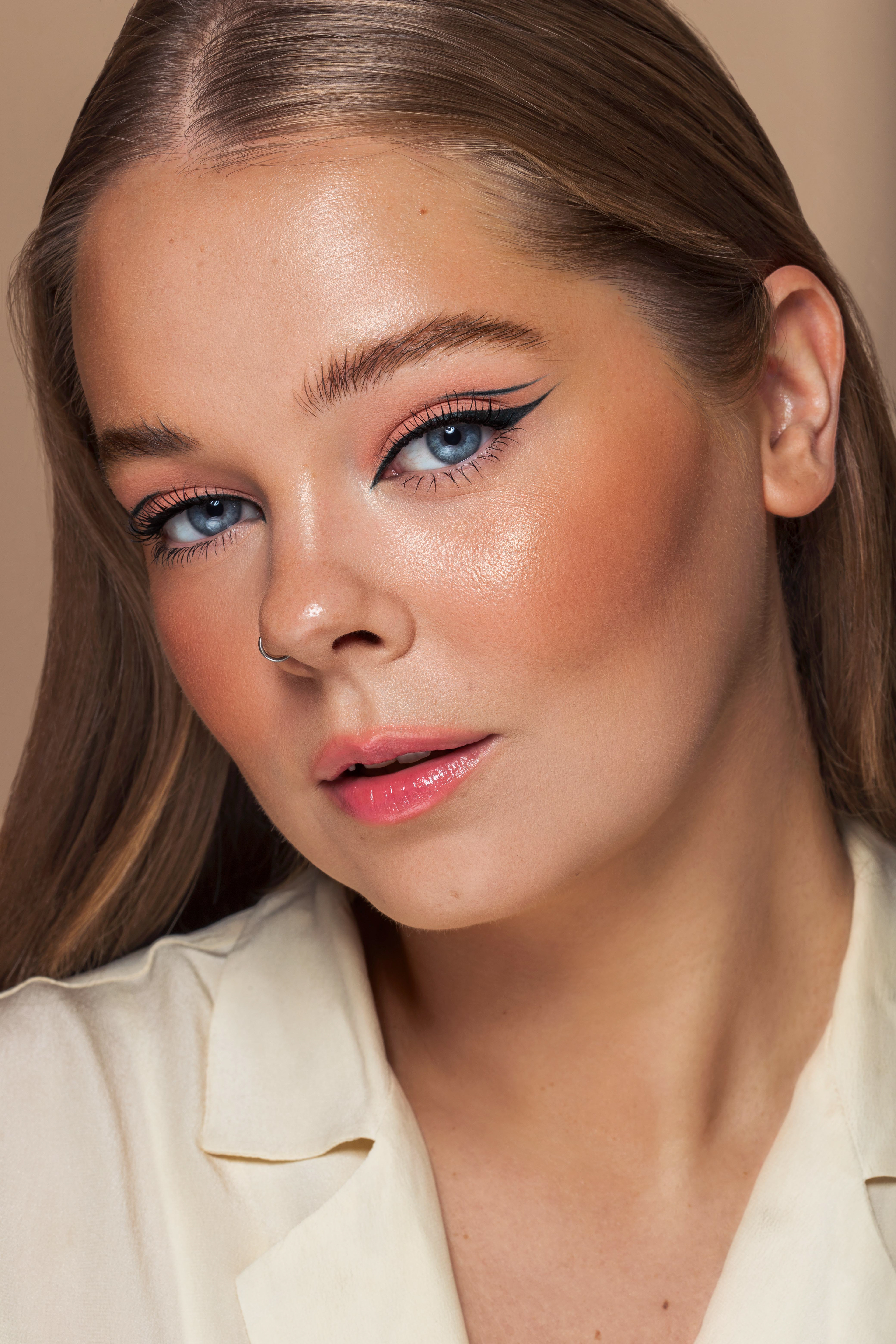 Paulina Tyrala, Professional Makeup Artist base in Latina Italy, beauty photographer