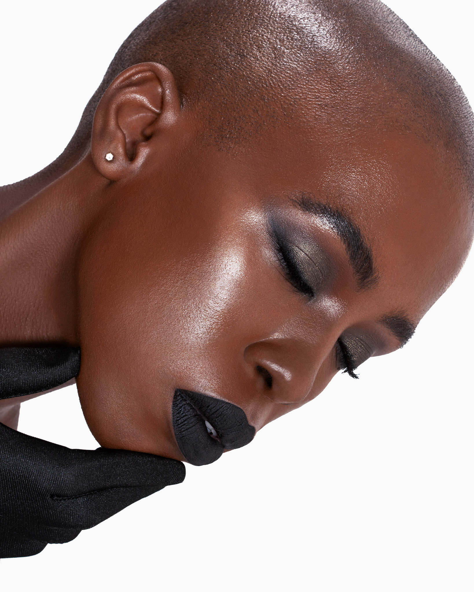 Model: Eguono Priscilla Onakpovhie, Photography and Makeup: Paulina Tyrala