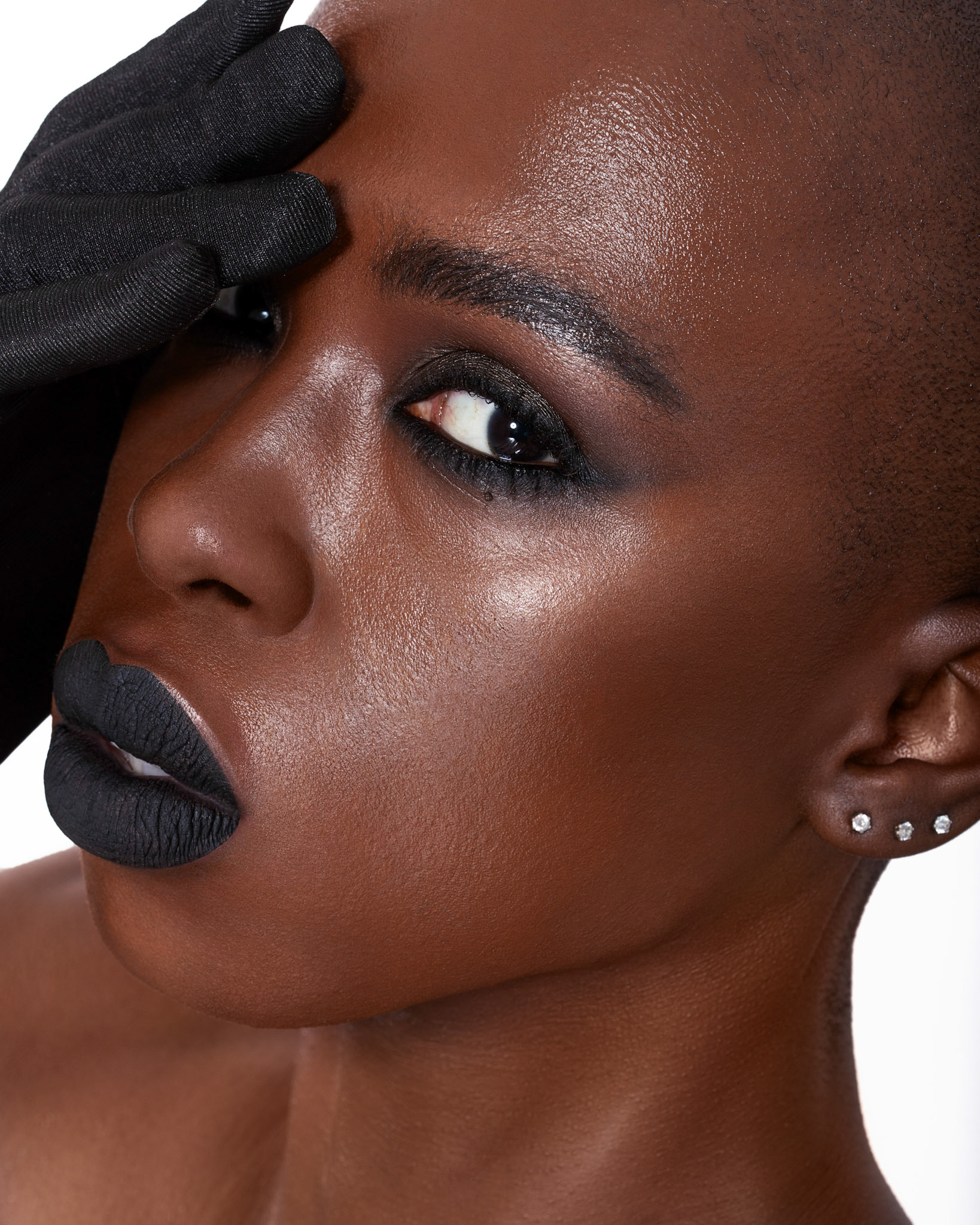 Model: Eguono Priscilla Onakpovhie, Photography and Makeup: Paulina Tyrala