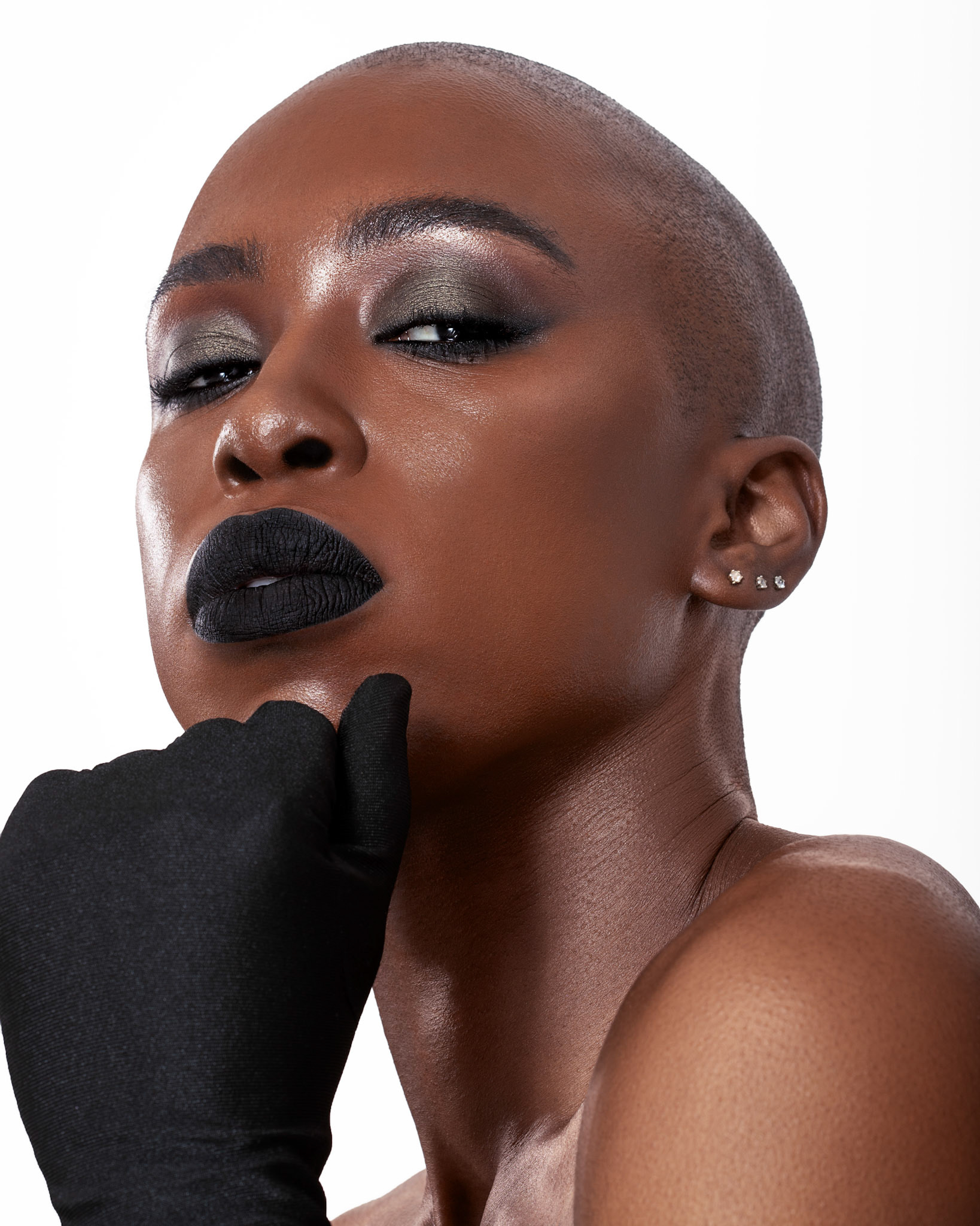 Model: Eguono Priscilla Onakpovhie, Photography and Makeup: Paulina Tyrala