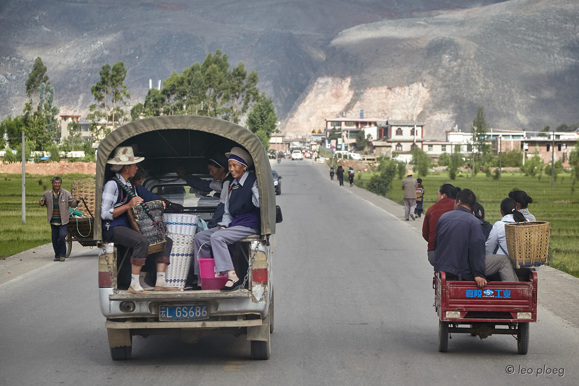 The road from Lijiang to Dali