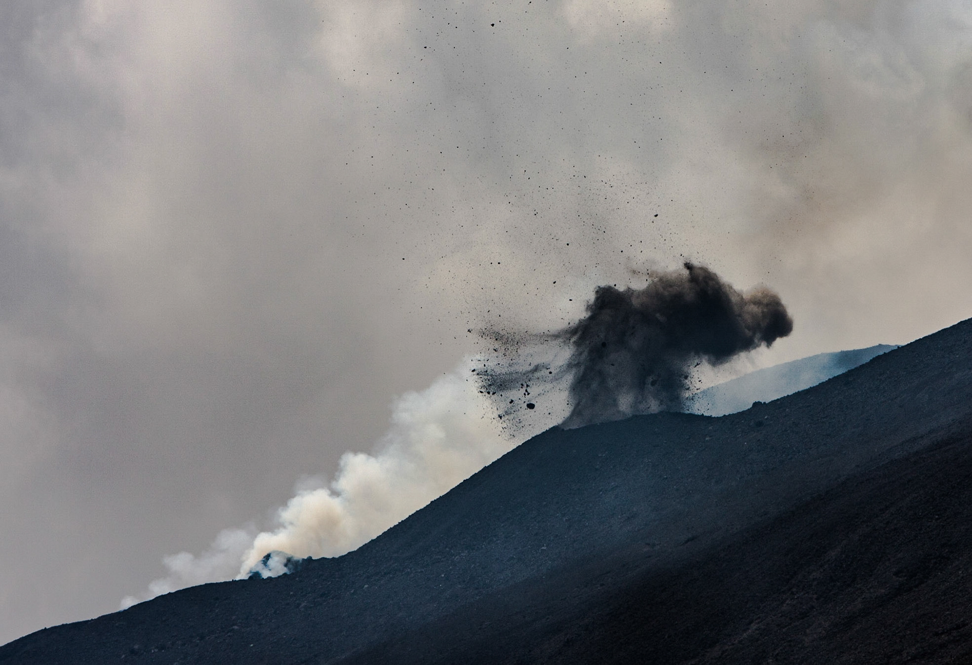 Eruptions on 11 june 2008