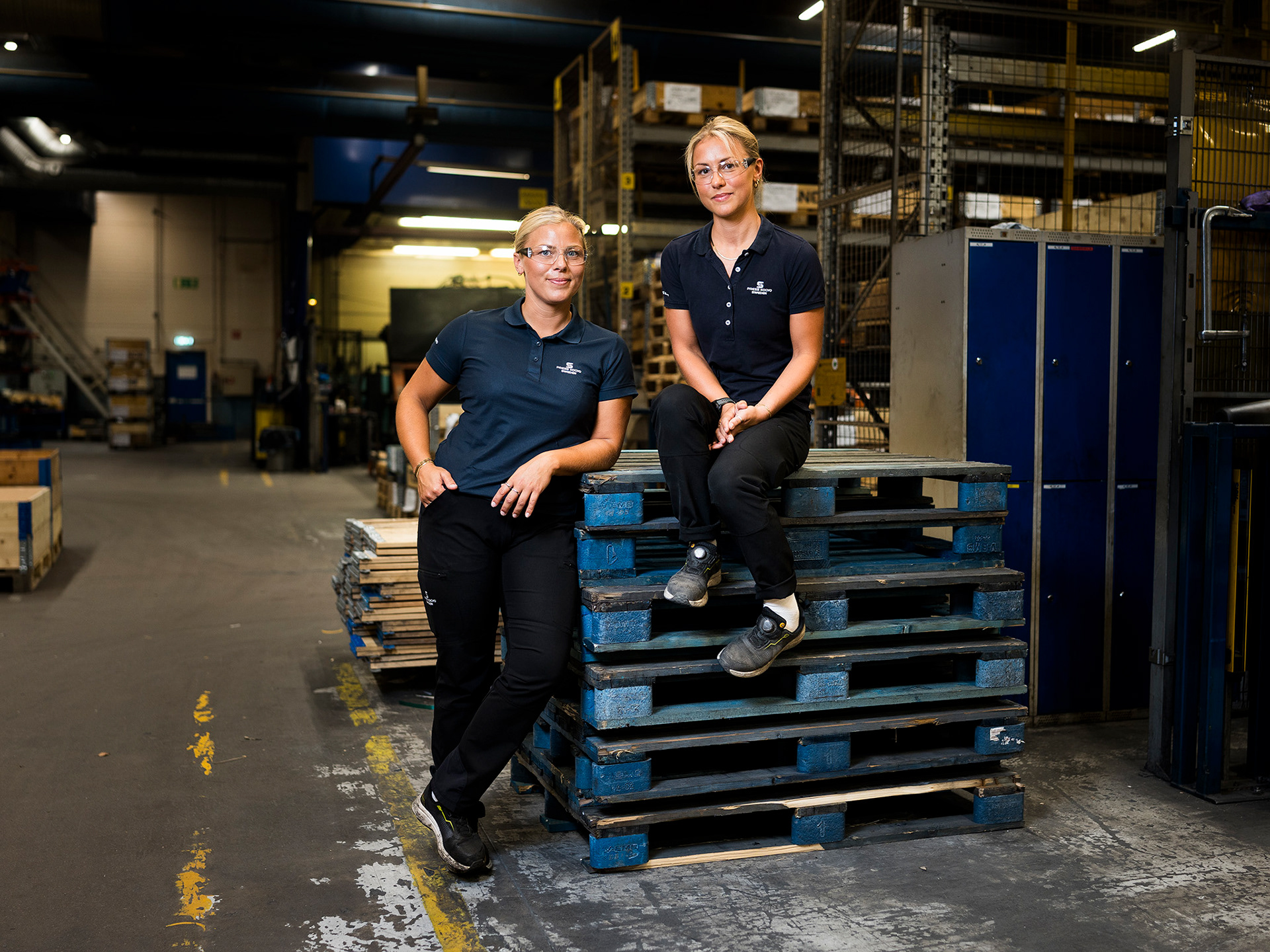Julia och Amanda Walder, produktionstekniker och produktionsledare Press Kogyo Oskarshamn.