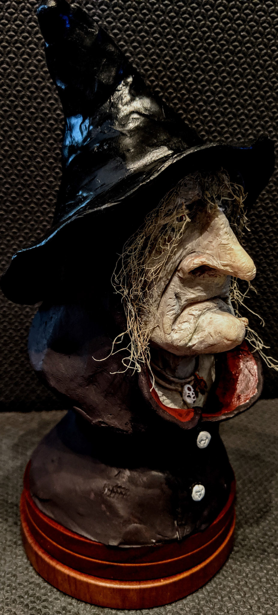 S2(a). Sandy the Witch