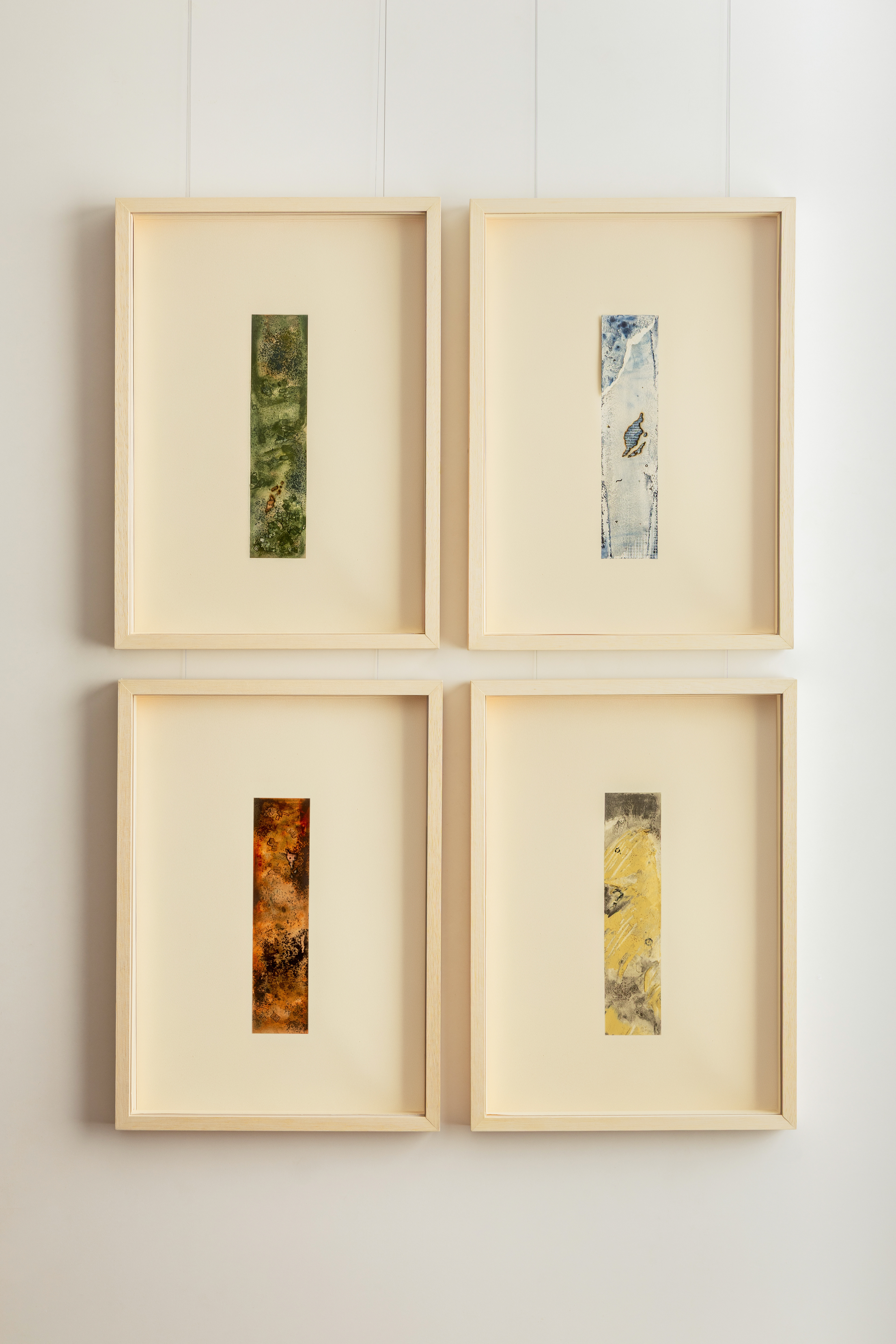 Série Seteiras, de Zans. Técnica mista sobre papel. 29,7 × 42 cm cada, 2025.