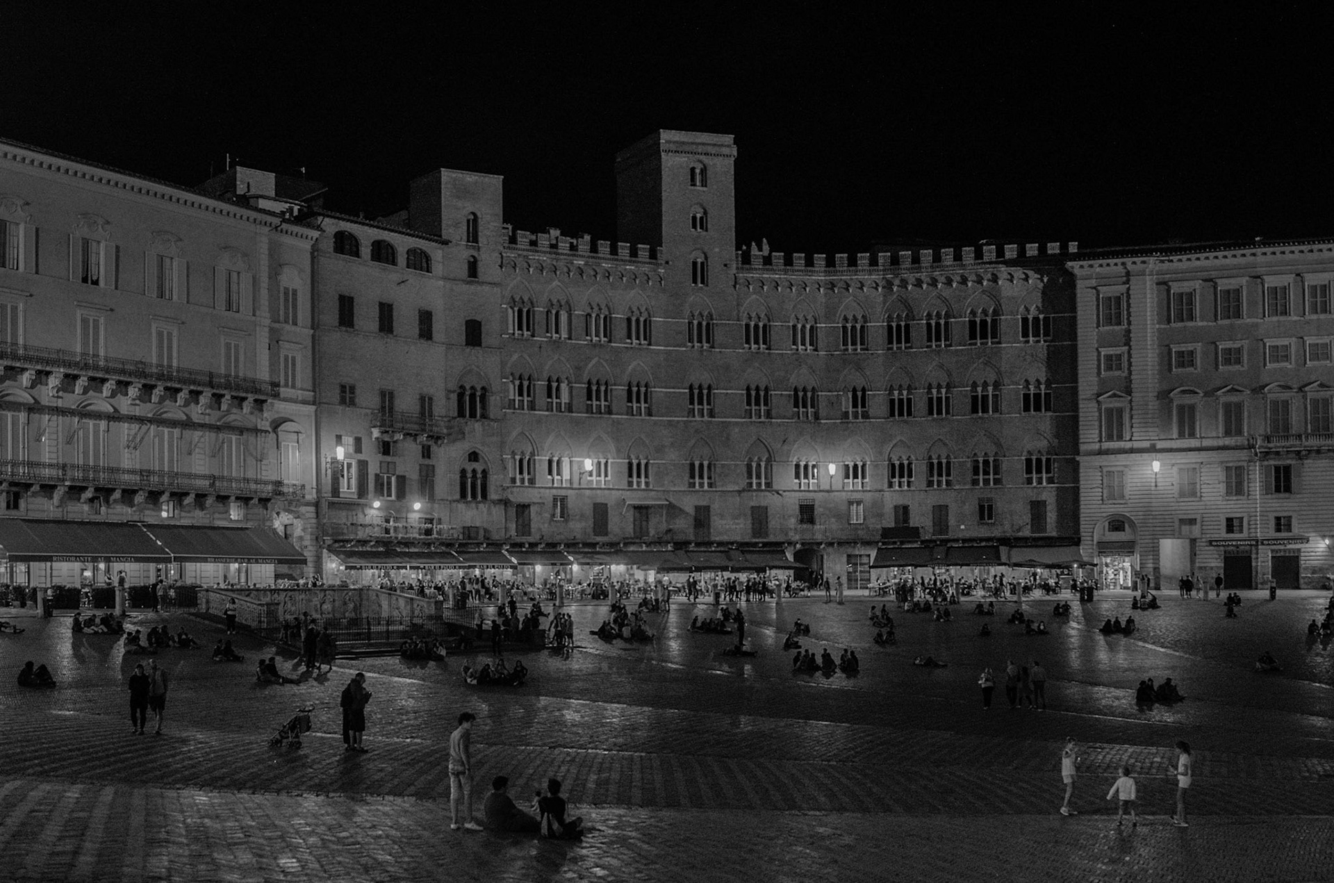Sienne 21h34 09/17 Piazza del Campo