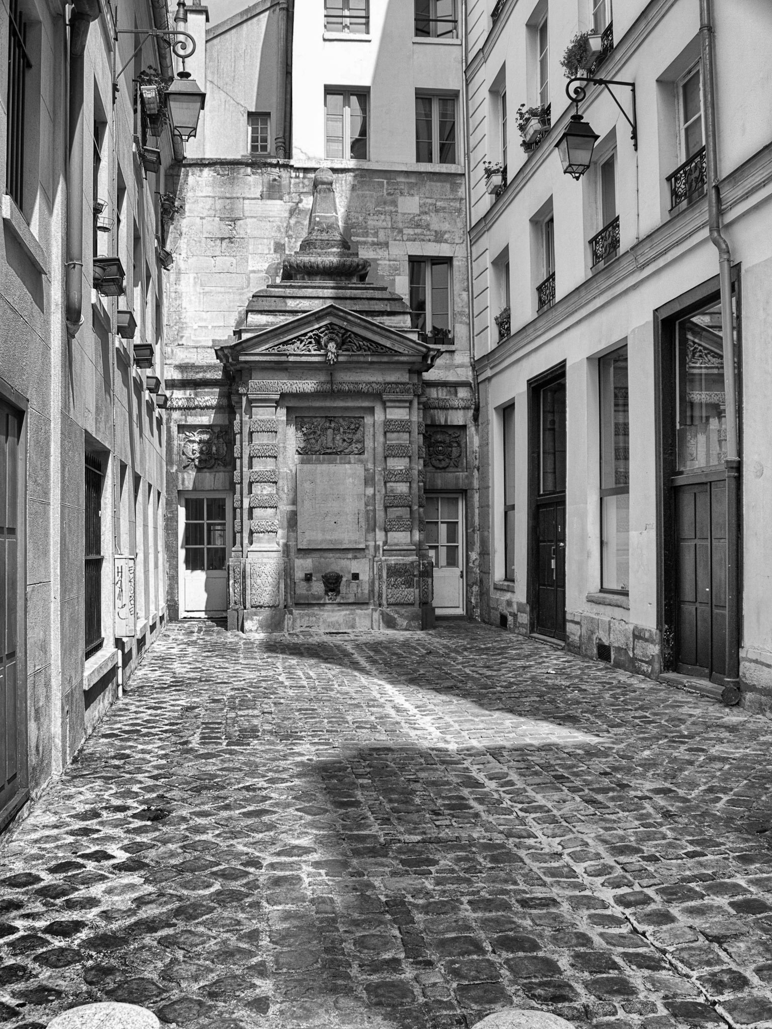 Paris 13h58 05/11 Fontaine de Jarente