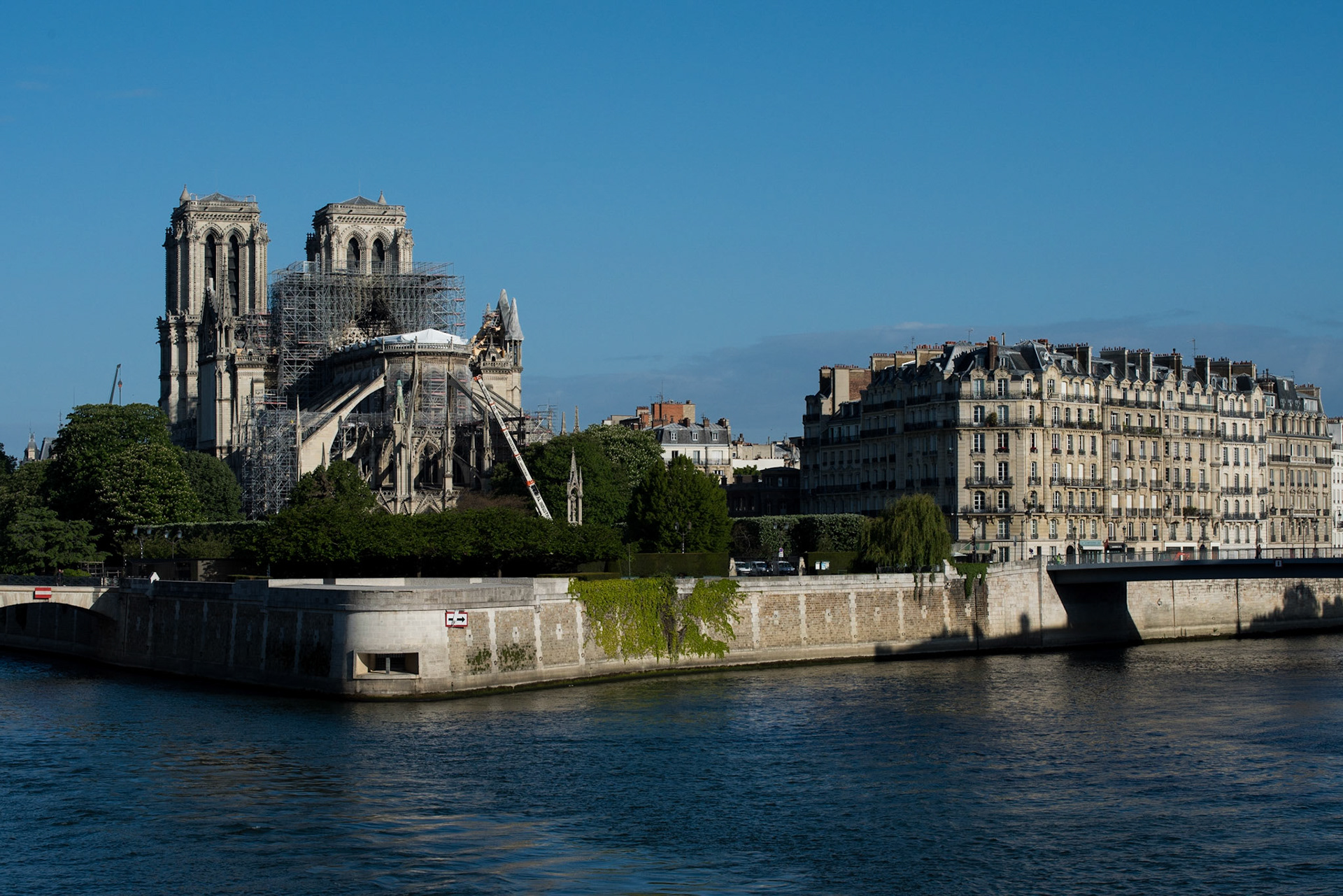 Paris 7h49 05/19 Notre Dame
