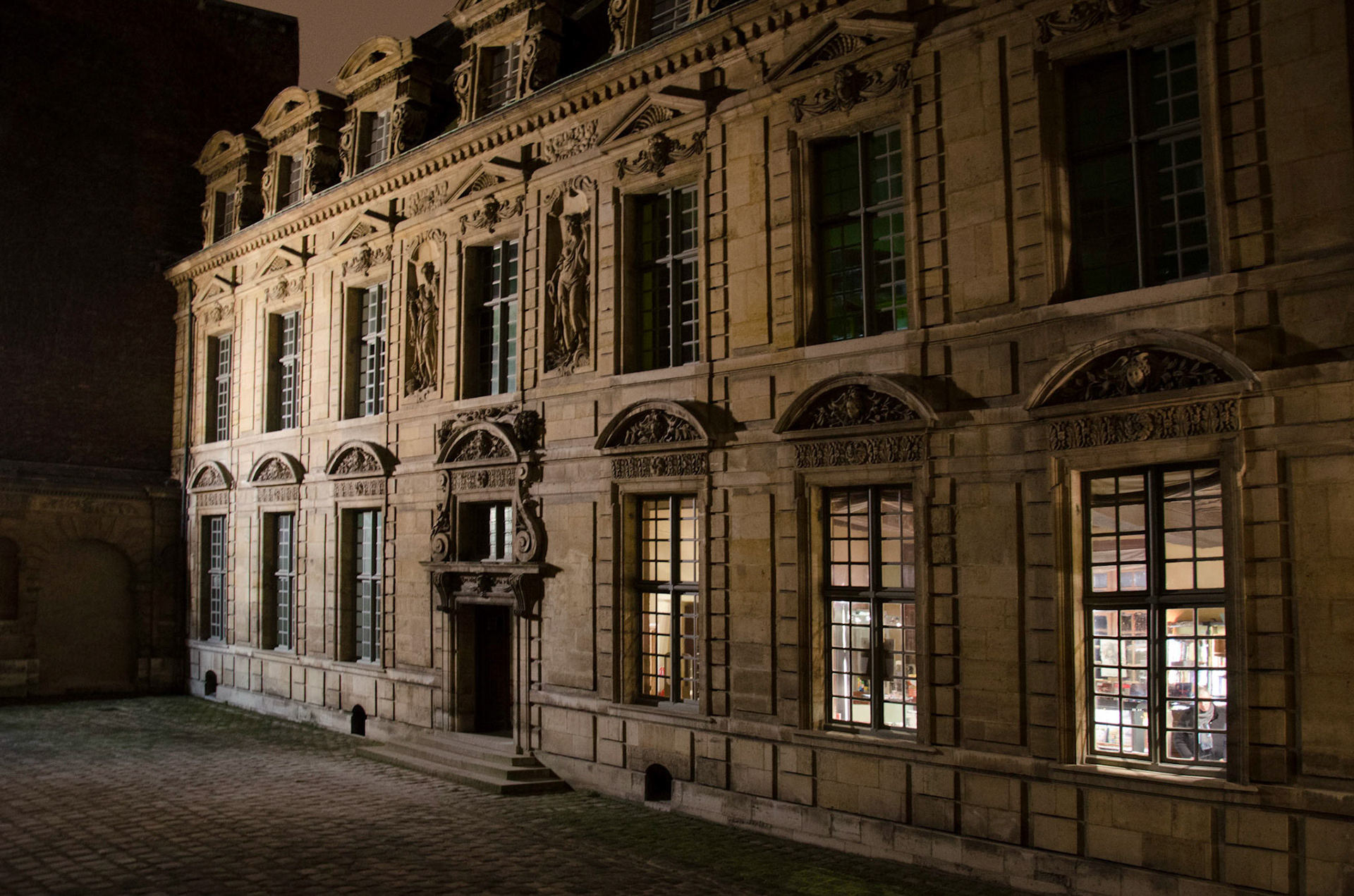 Paris 18h28Hotel Sully