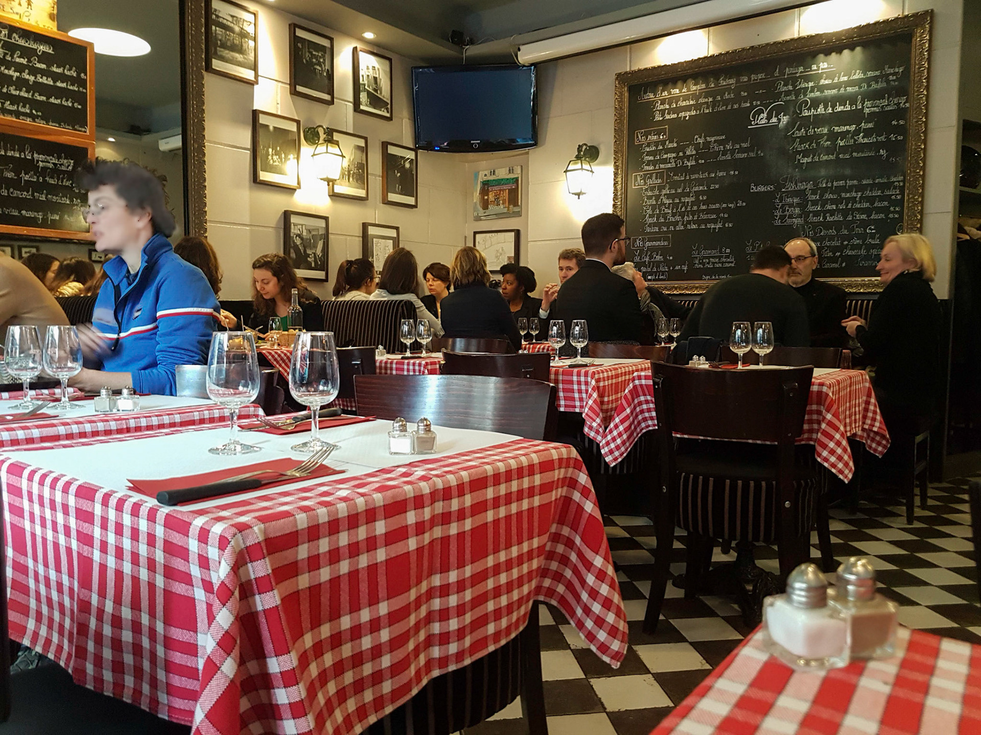 Paris 12h24 02/20 Brasserie