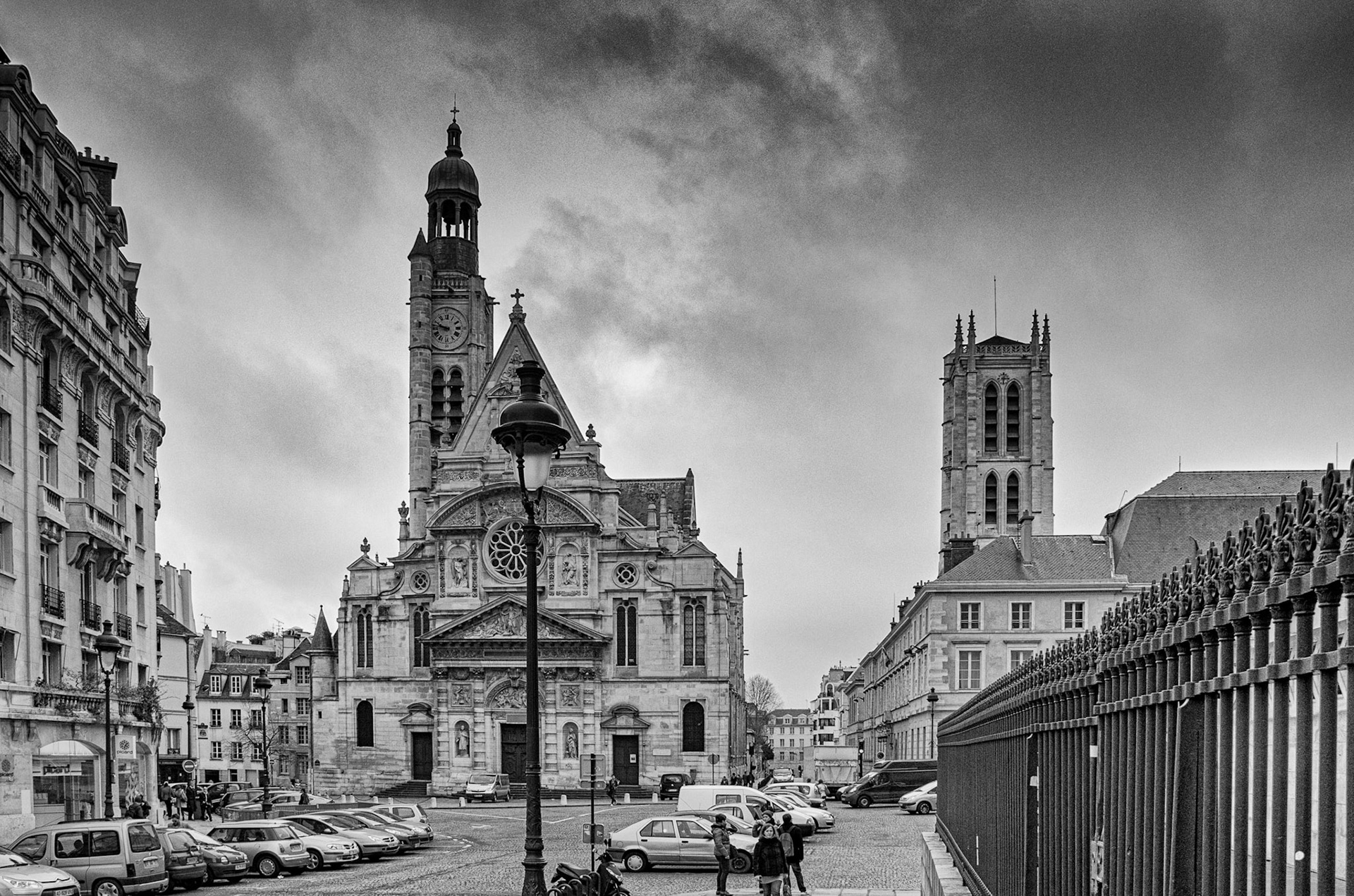 Paris 9h48 3/12 Eglise Ste Gennevieve
