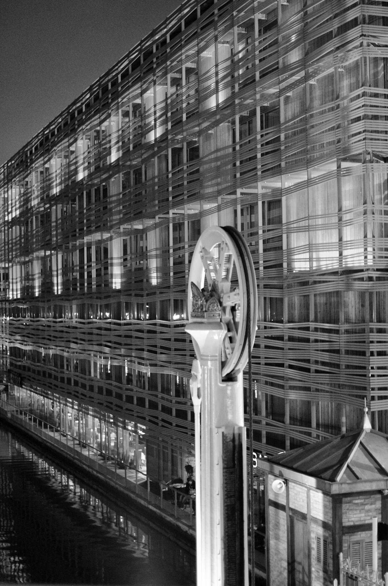 Paris 20h57