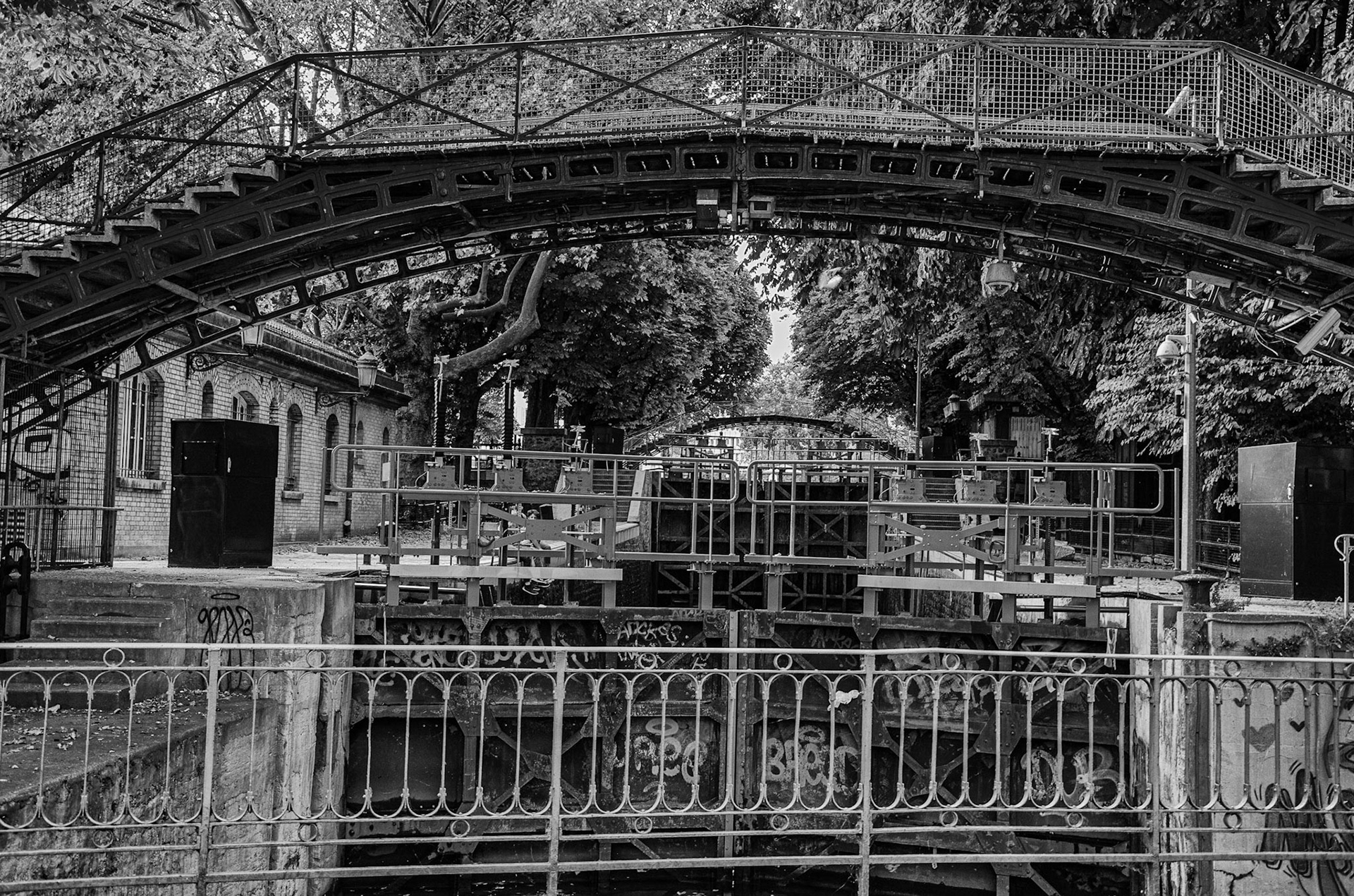 Paris 19h06 9/16 Canal St Martin