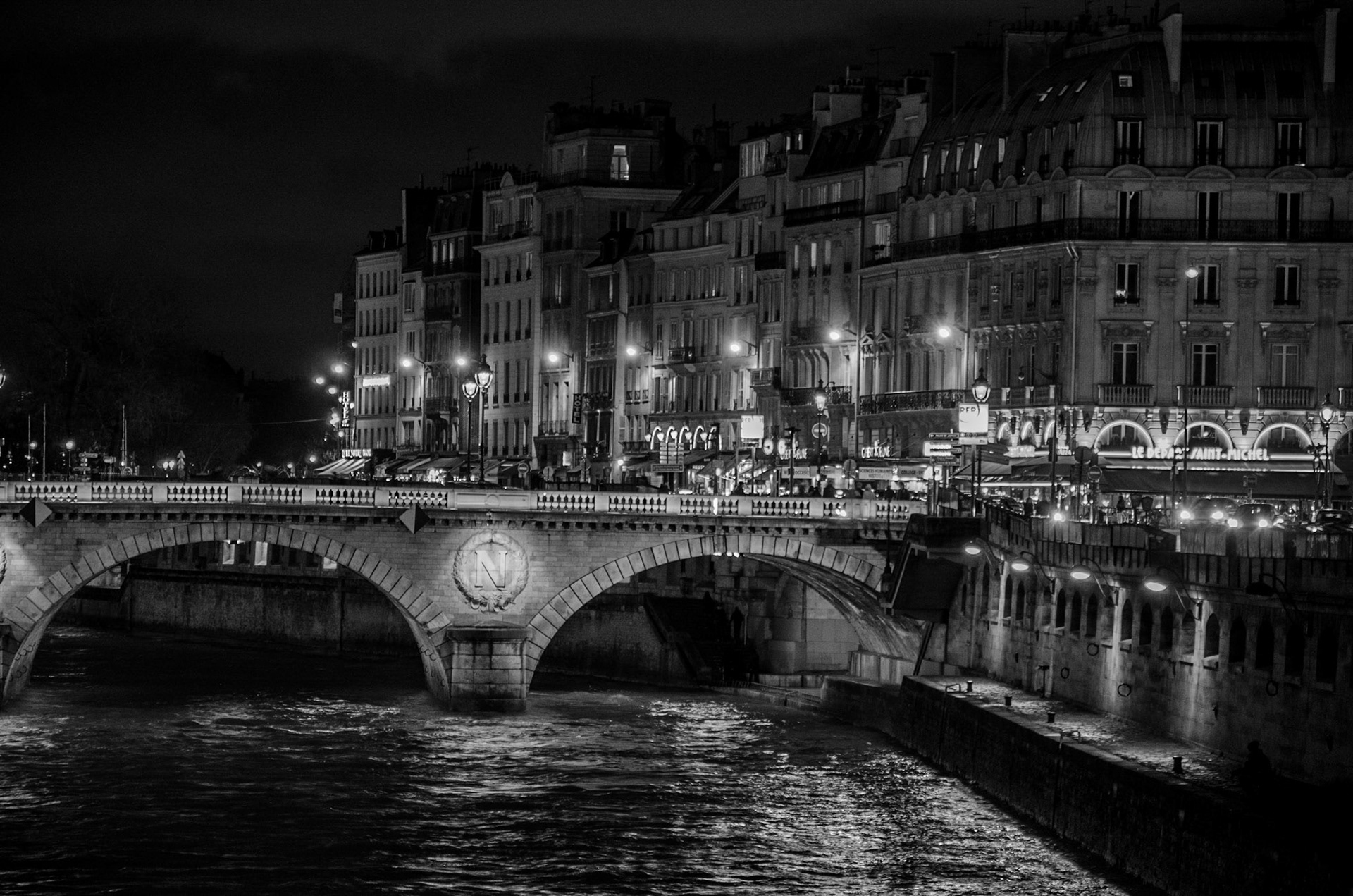 Paris 20h52 En face Notre Dame