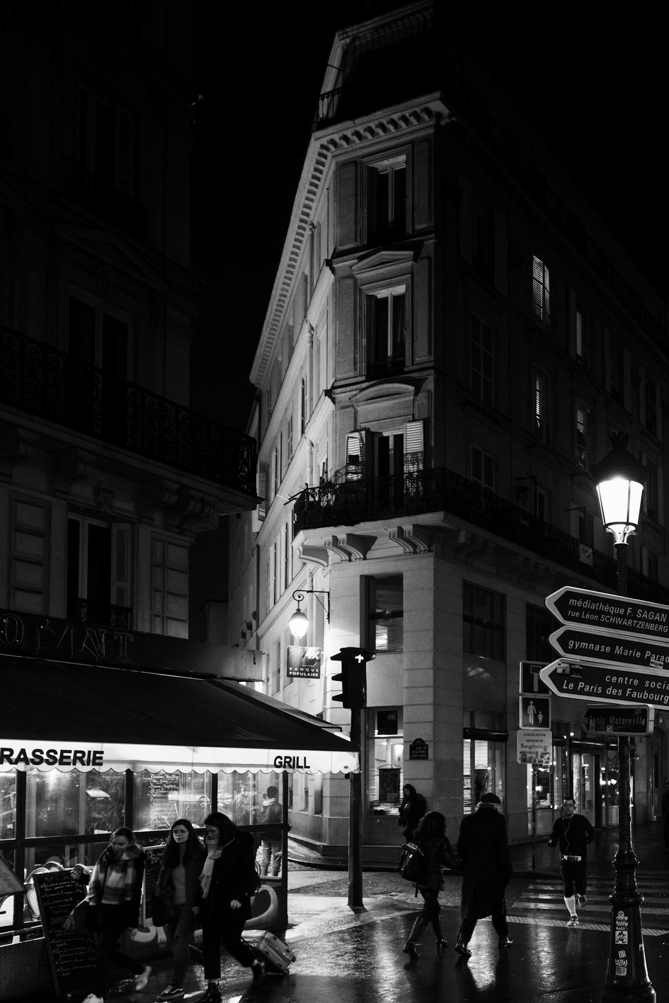 Paris 23h50 1/19 bd Magenta