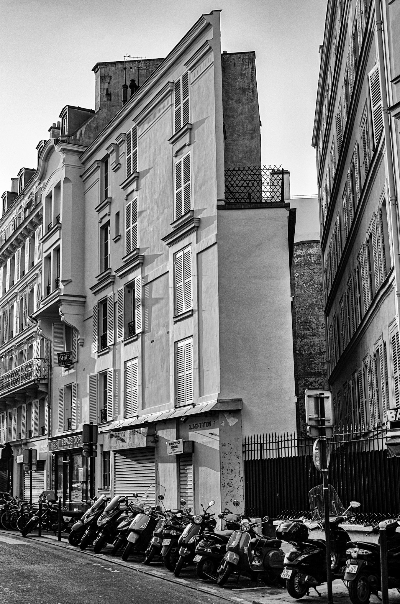 Paris 9H56 3/16 Pigalle