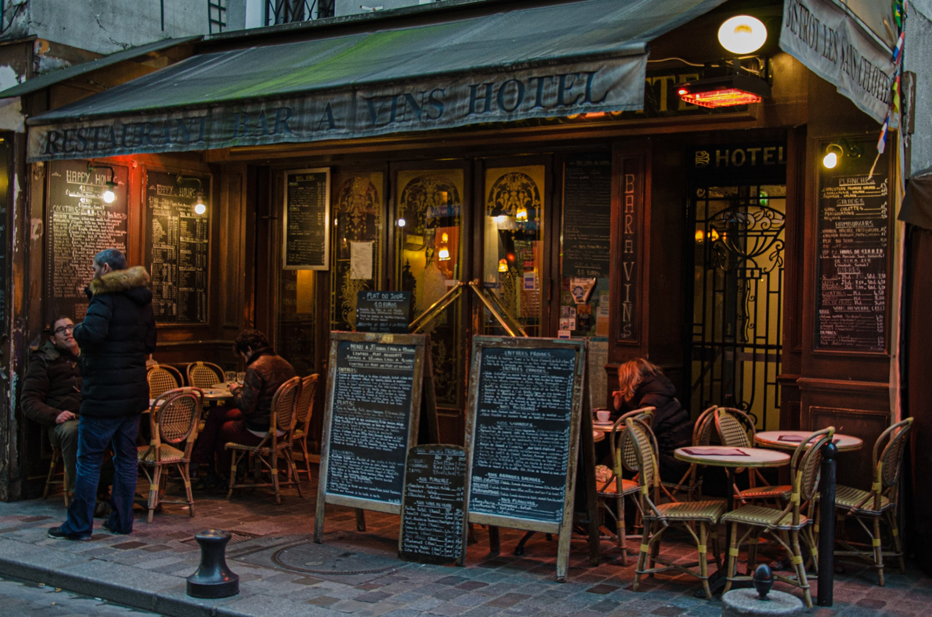Paris 19h09 02/16