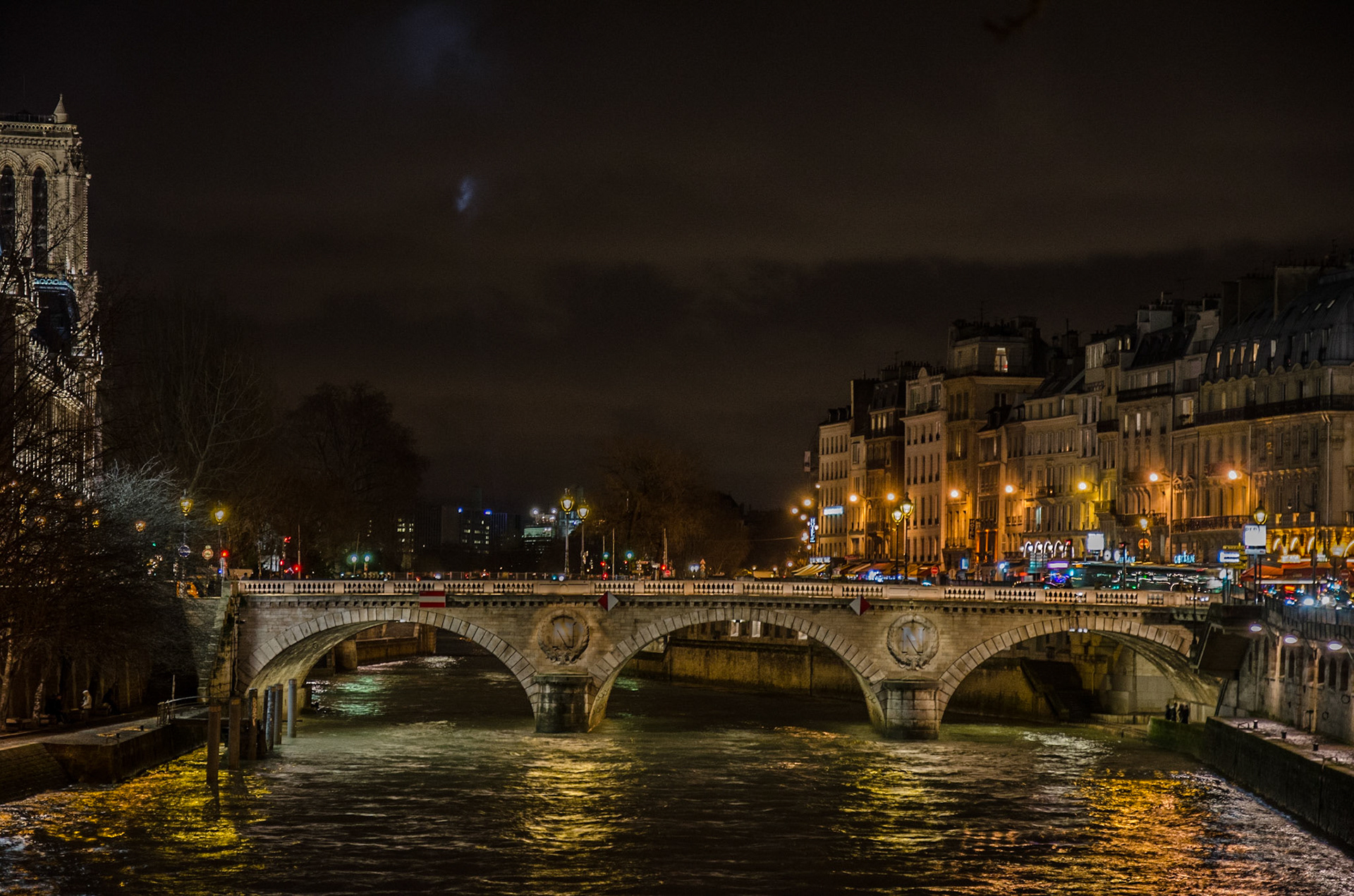 Paris 20h51